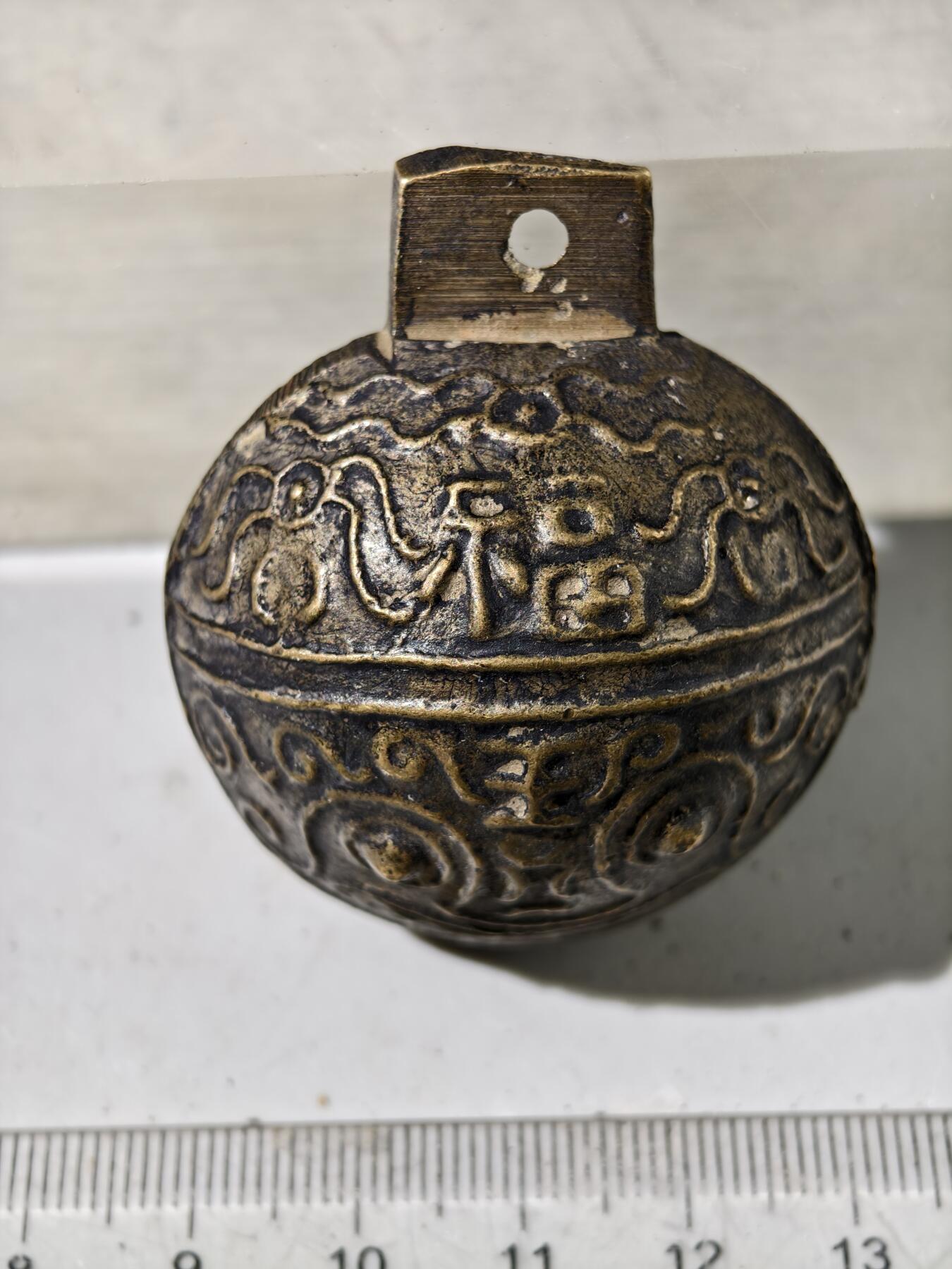 九期新疆小崔一丝路币杂件工艺品徽章拍卖 铜铃铛