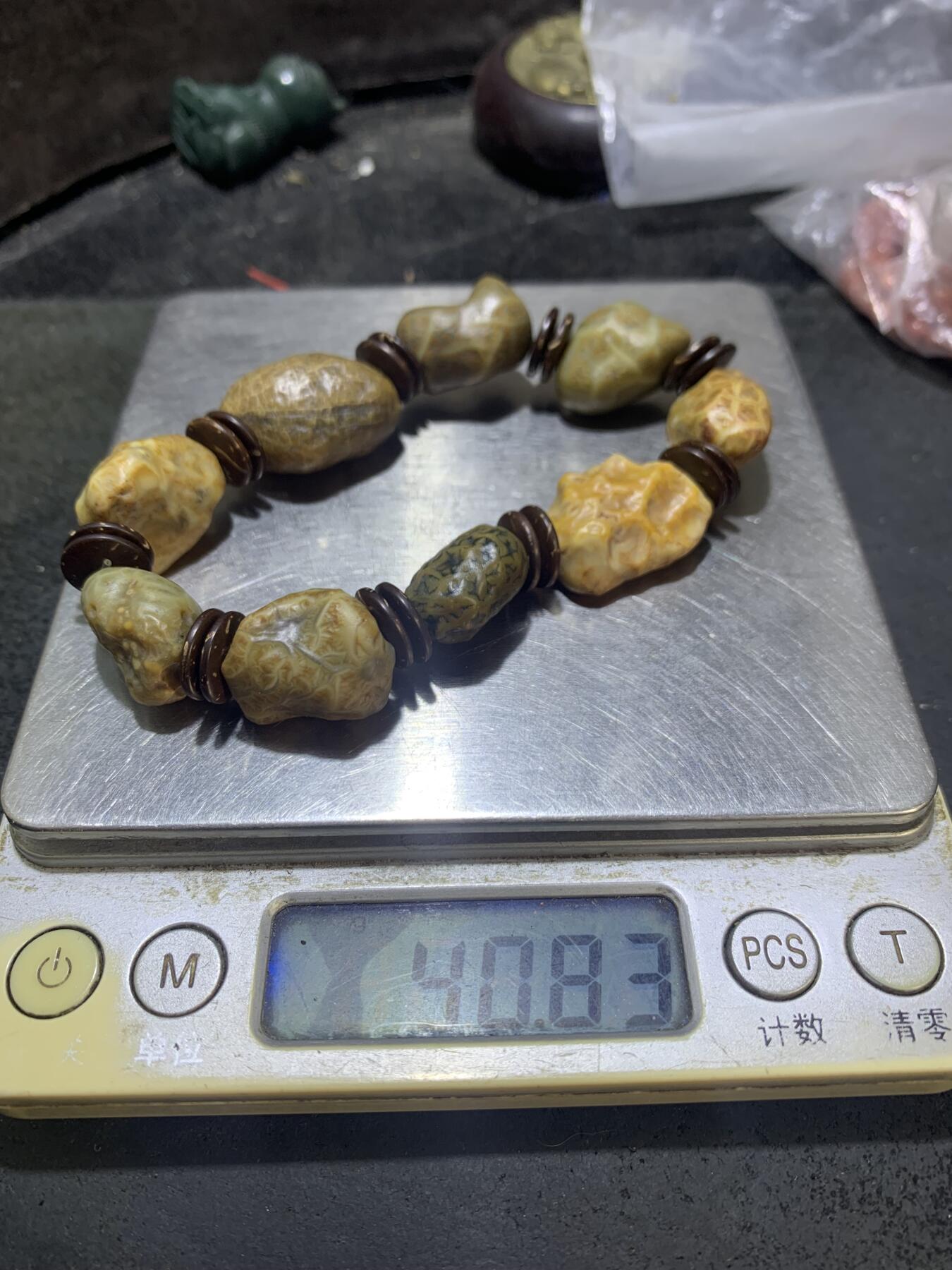 精美罕见草花纹筋脉石老料原石手串一条，