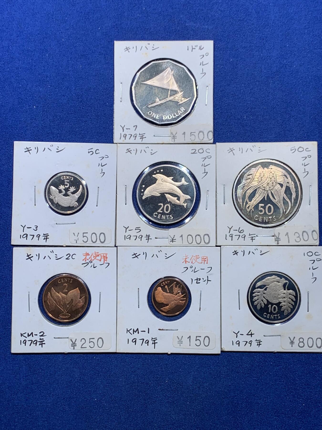 《竞宝斋》第313场 周日，周一 2场连拍 （全场包邮） 7枚一组 少见！ 1979基里巴斯精制套币 老藏家纸夹套装 保存极好 价高品种