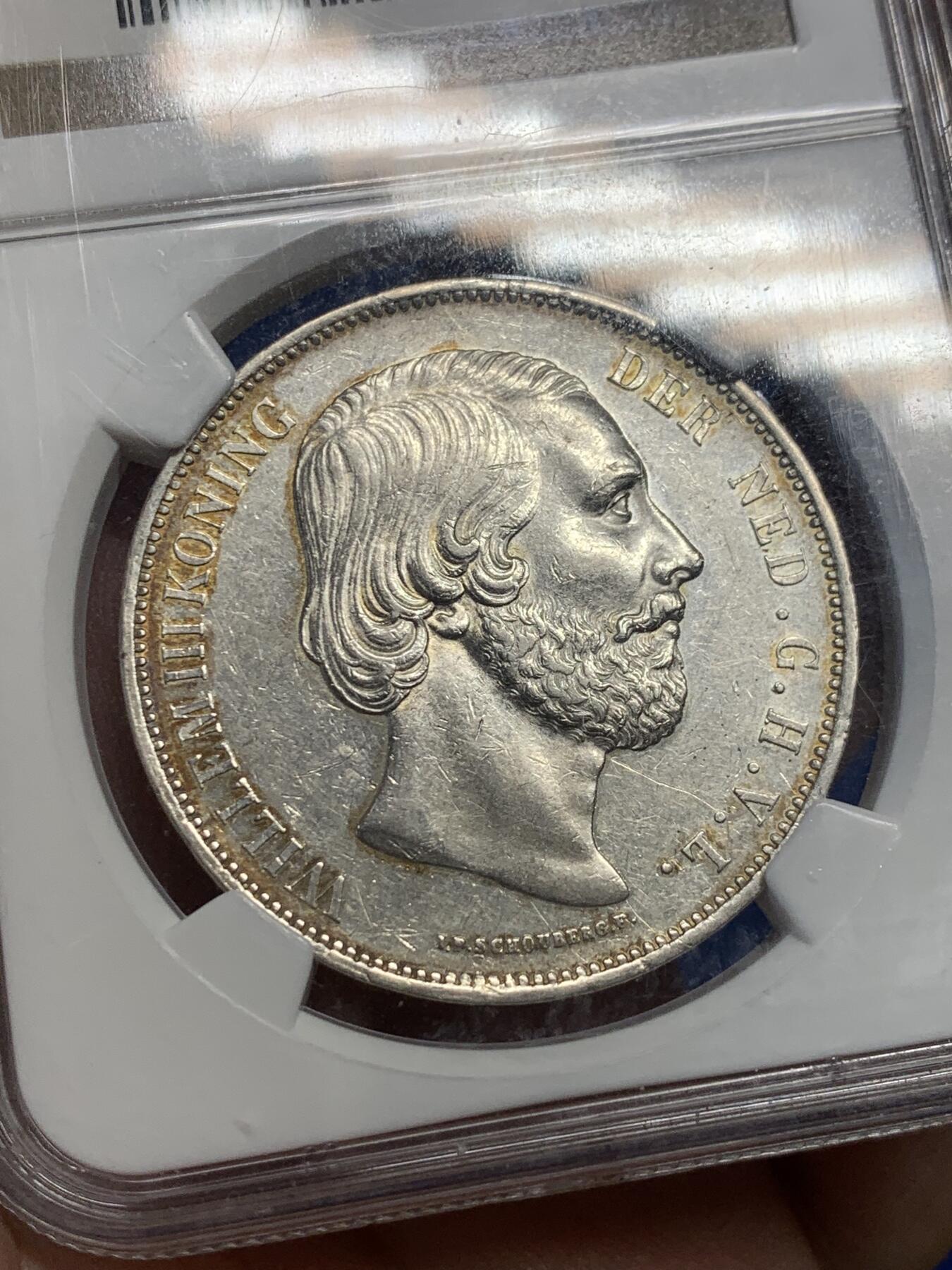 《竞宝斋》第313场 周日，周一 2场连拍 （全场包邮） NGC AU58 荷兰1874年威廉三世2.5盾银币 老盒