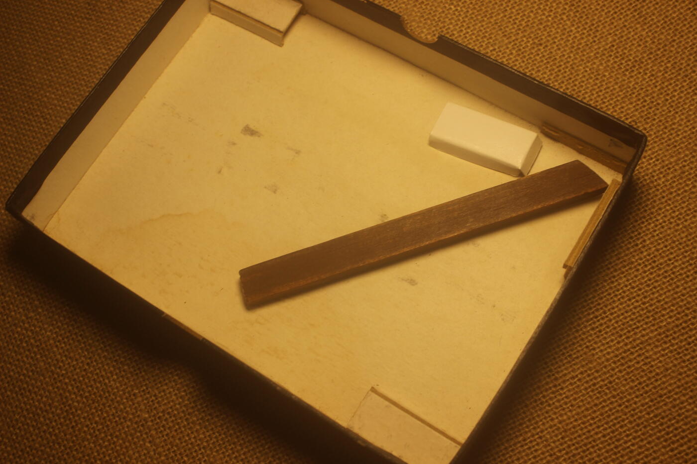 赤十字社特别社员章，授予集体版本，战时式样，合金材质，库存品相
