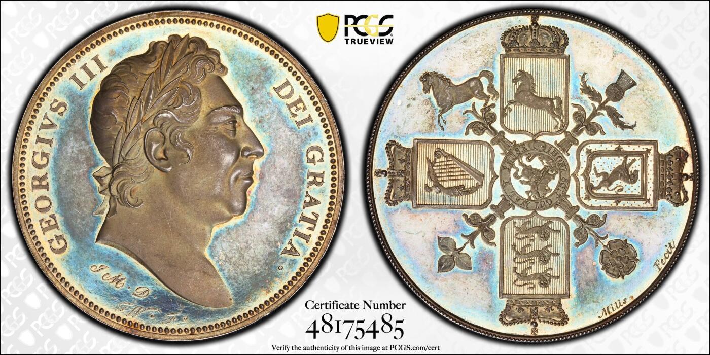万国钱币拍卖第035期（金银流霞●万国秋季大拍） PCGS PR64DCAM 1820年英国乔治三世克朗样币 乔治三世样币系列中非常稀有的一枚，由Thomas Webb和George Mills两位雕模师联合创作，背面采用了查理二世时期引入的十字盾徽设计，四种徽章围绕着嘉德勋章内的圣乔治屠龙，其中汉诺威战马致敬了乔治三世的日耳曼血统。超高浮雕，深度镜面，均匀的蓝绿色包浆更是锦上添花，原NGC PF65CAM砸盒，PCGS唯一冠军分。