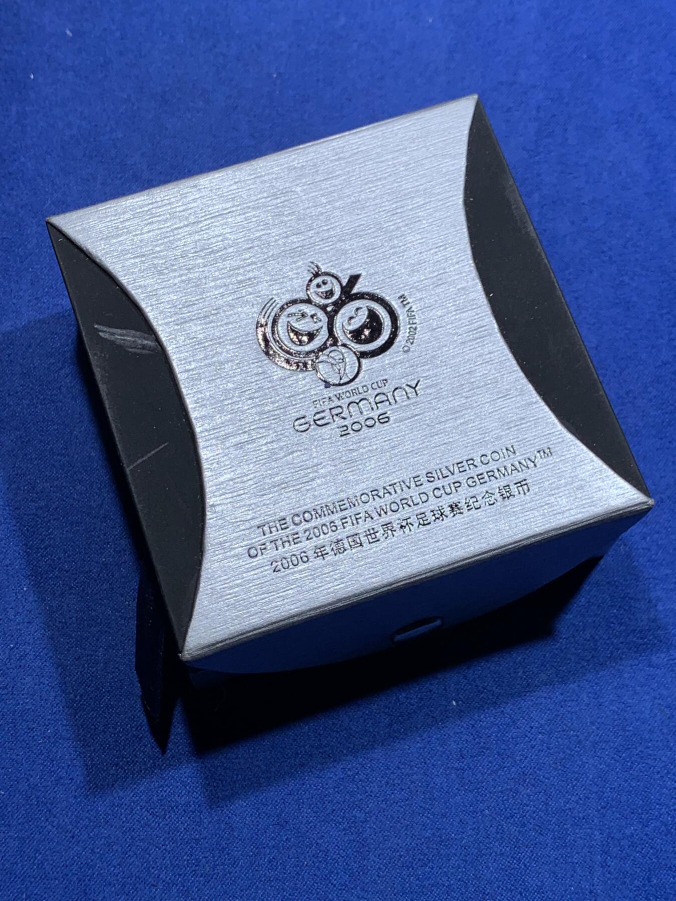 《竞宝斋》第313场 周日，周一 2场连拍 （全场包邮） 2005中国“2006年德国世界杯”10元 999银 1盎司 彩色精制 发行量：5万枚 盒证全