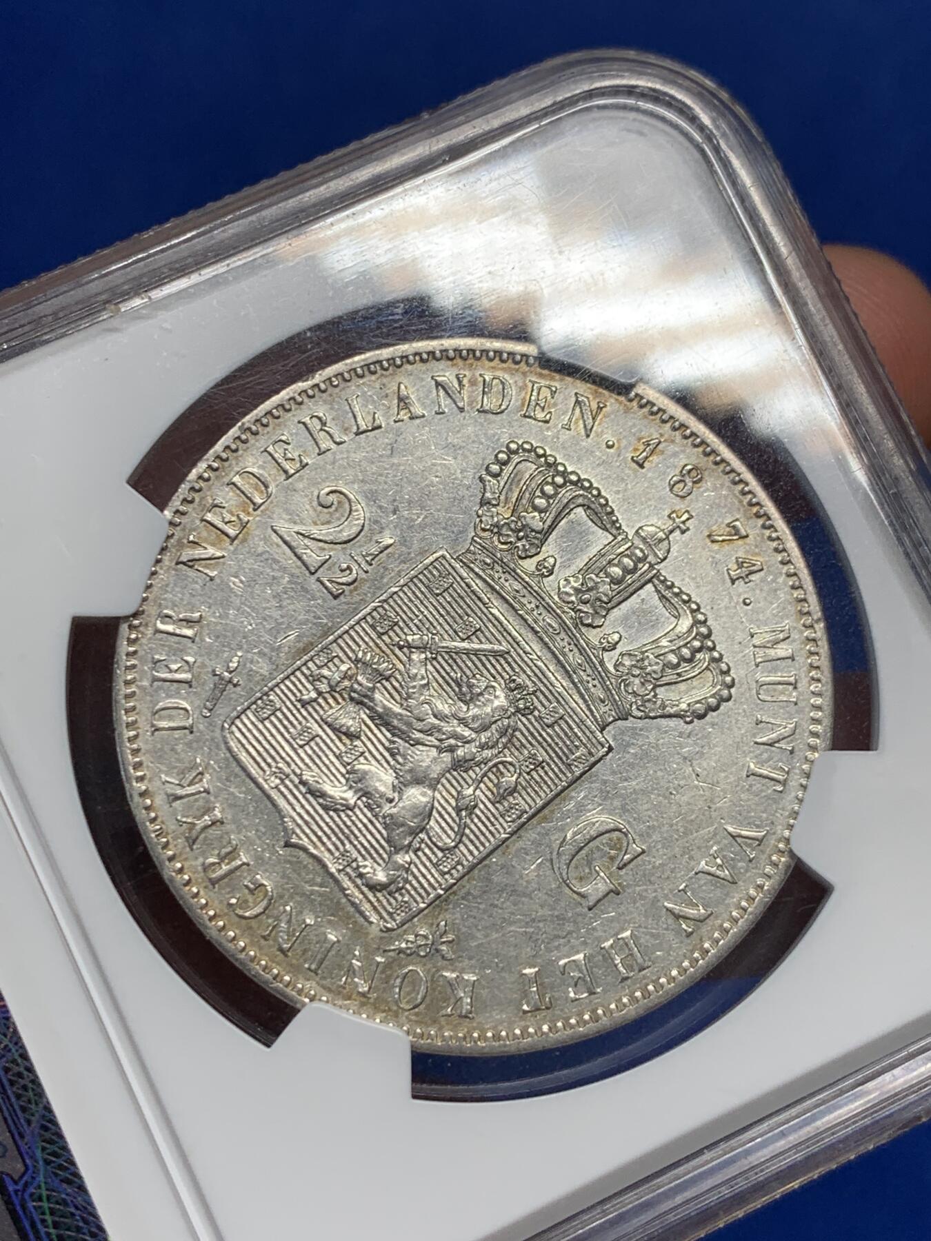 《竞宝斋》第313场 周日，周一 2场连拍 （全场包邮） NGC AU58 荷兰1874年威廉三世2.5盾银币 老盒