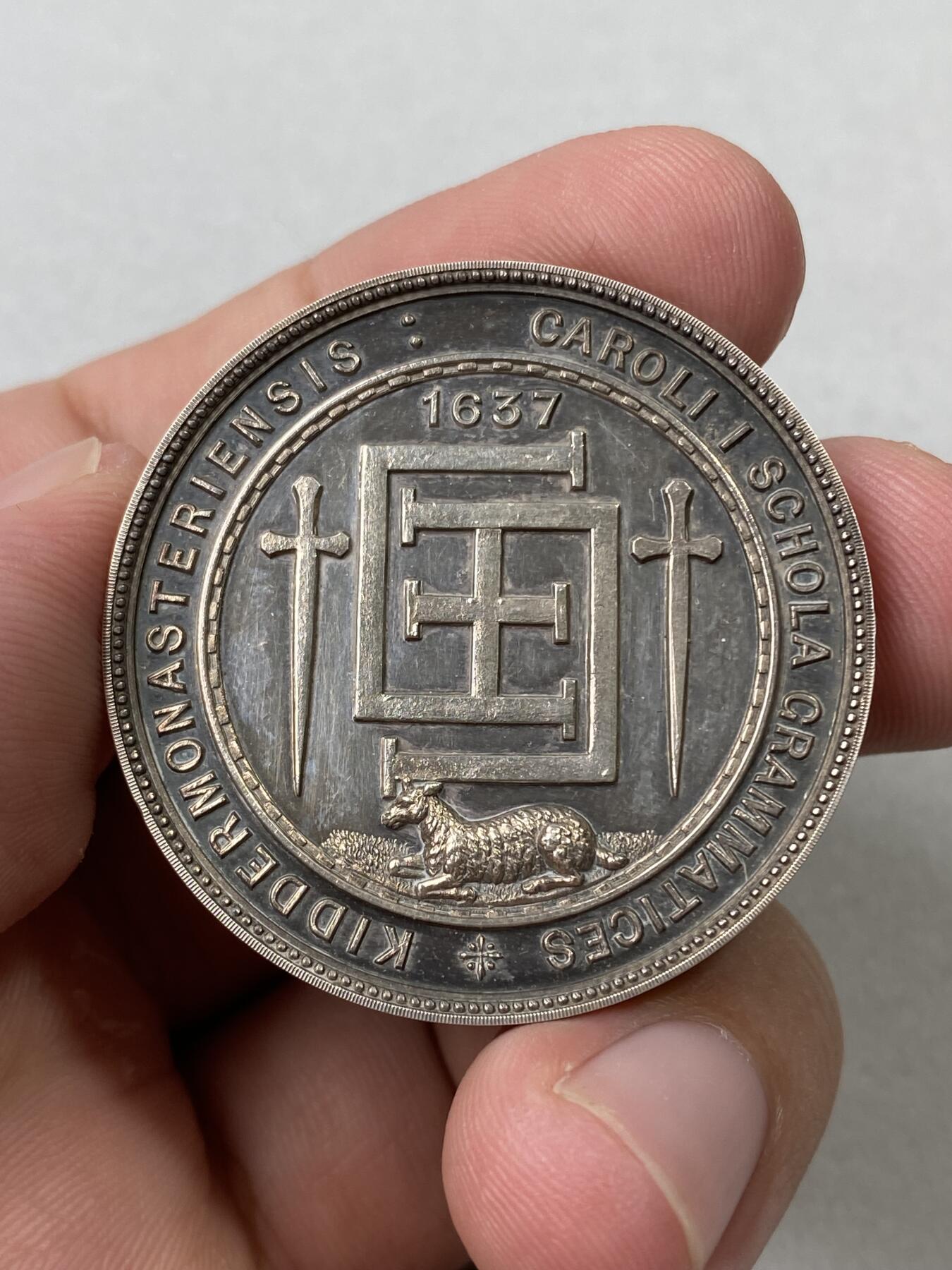万国钱币拍卖第035期（金银流霞●万国秋季大拍） 1888英国布灵顿荣誉银章 环彩镜面 25g 38mm