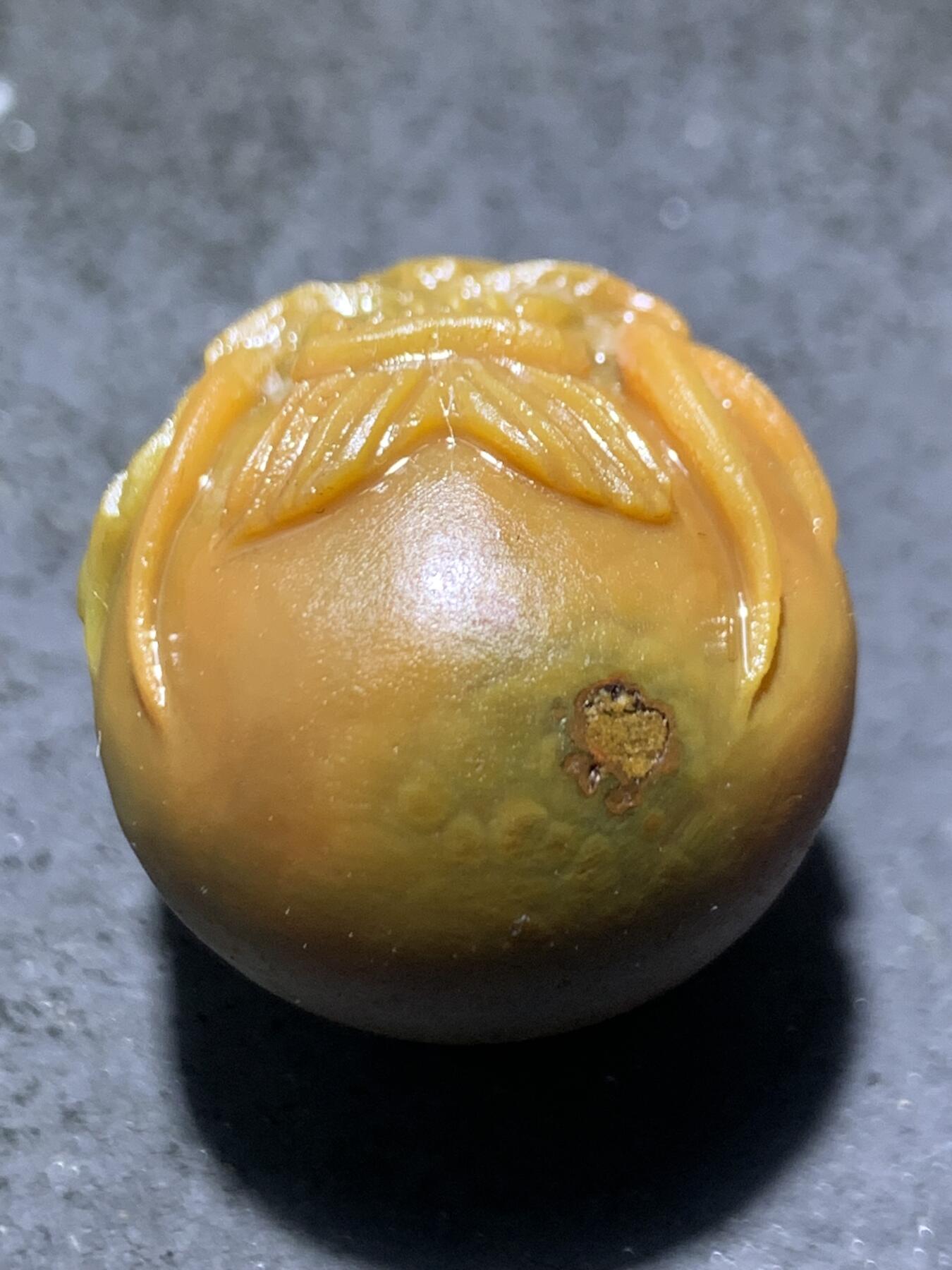 精美亚光原皮战国红玛瑙手工雕刻龙珠一颗