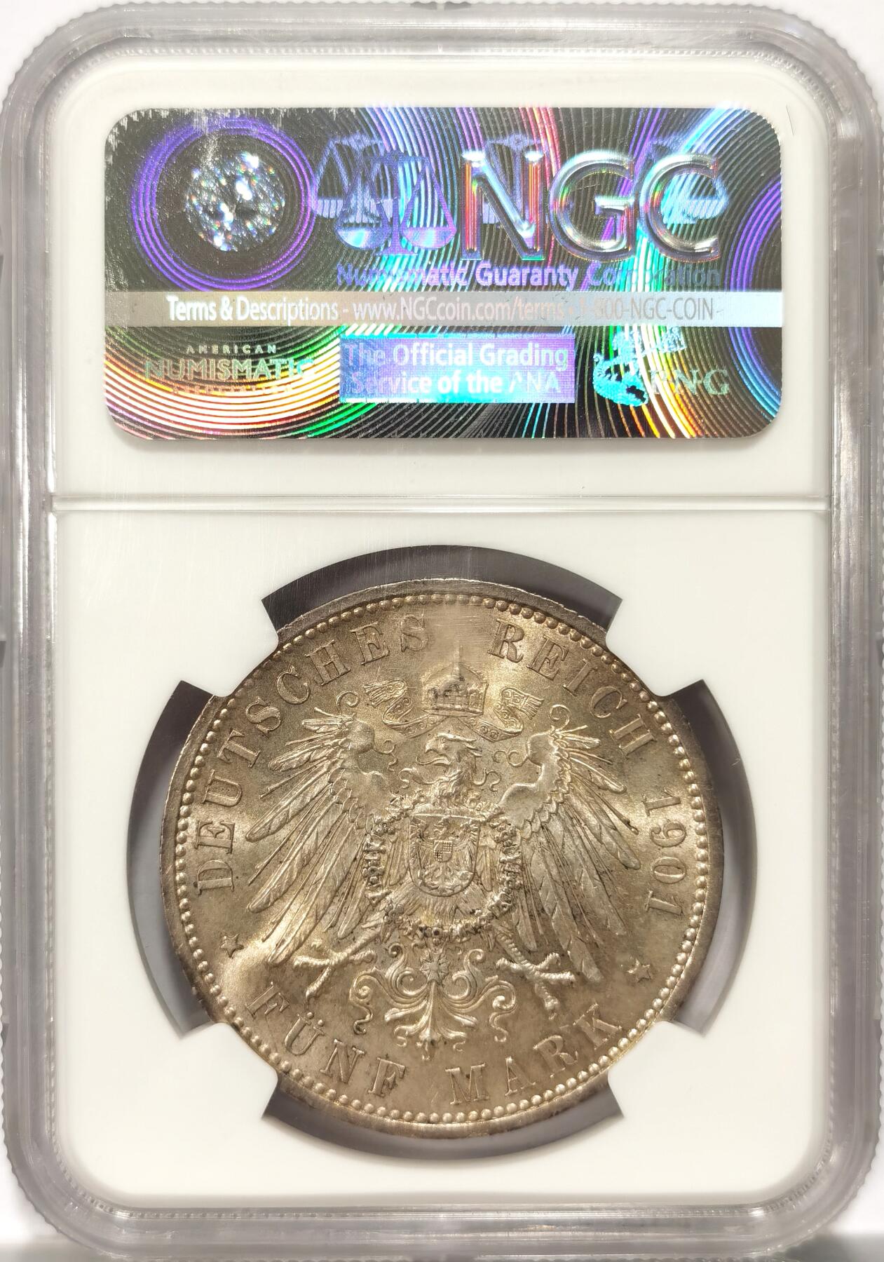 博洋堂世界钱币拍卖第094期（全场包邮） 1901年德国普鲁士建国200周年5马克银币NGC-MS62，极美淡彩币面，原汁原味老包浆，包浆醇厚，打制精美，状态和品质绝对不输MS63。注：盒子下方有一点小裂