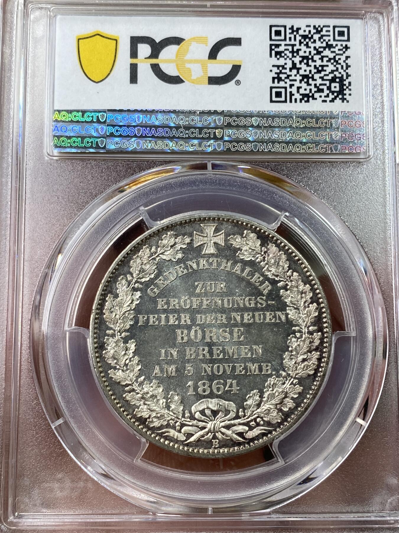 万国钱币拍卖第035期（金银流霞●万国秋季大拍） PCGS MS64+ 1864年不莱梅证券交易所纪念流通1泰勒 镜面与青瓷色包浆兼得的名誉品种 汉诺威造币厂精工之作 发行量仅5000枚 不莱梅市徽上方刊德文“上帝保佑贸易与航运”这座美丽的新哥特风格建筑在1943年毁于战火 庆幸的是还能在此币上欣赏她的美丽
