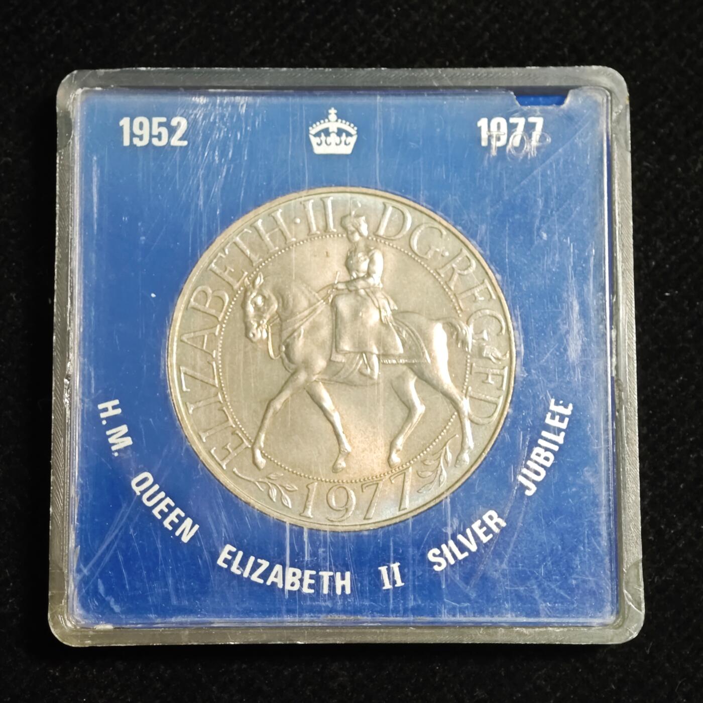 金瓯世界币章小拍第二期 —— 欢度国庆 英国1977年伊丽莎白女王银禧 铜镍合金纪念币 带盒环彩包浆