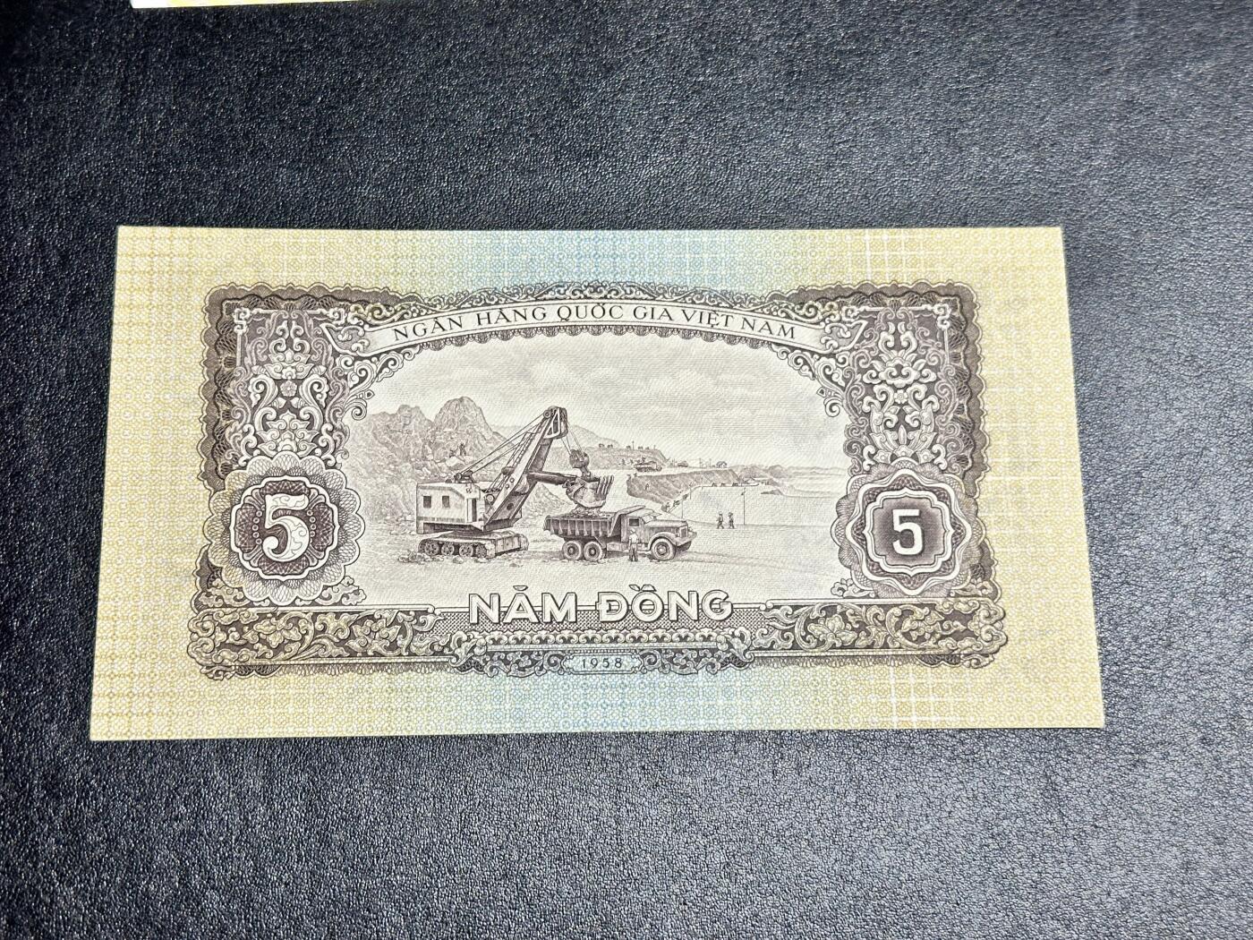《外钞收藏家》第四百二十三期（连拍场） 1958年越南5盾 UNC- 一个角有折