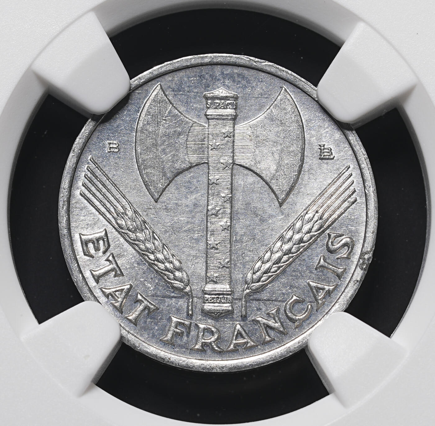 修遠堂世界钱币第四十二期 全场包邮 NGC评级 1944年维希法国50分，1法郎铝币各一枚 MS少见