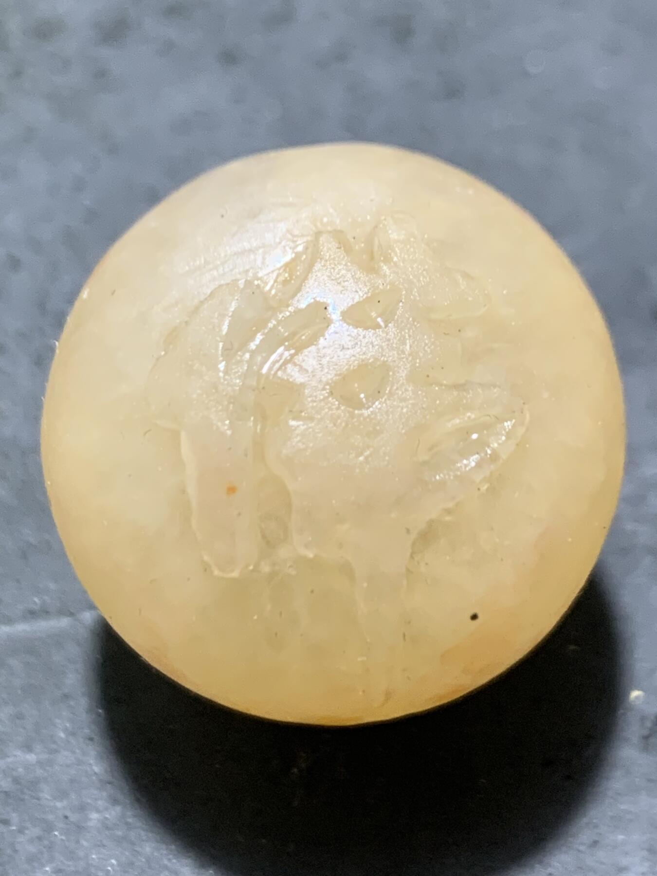 精美亚光满冰飘战国红玛瑙手工雕刻佛字珠一颗！