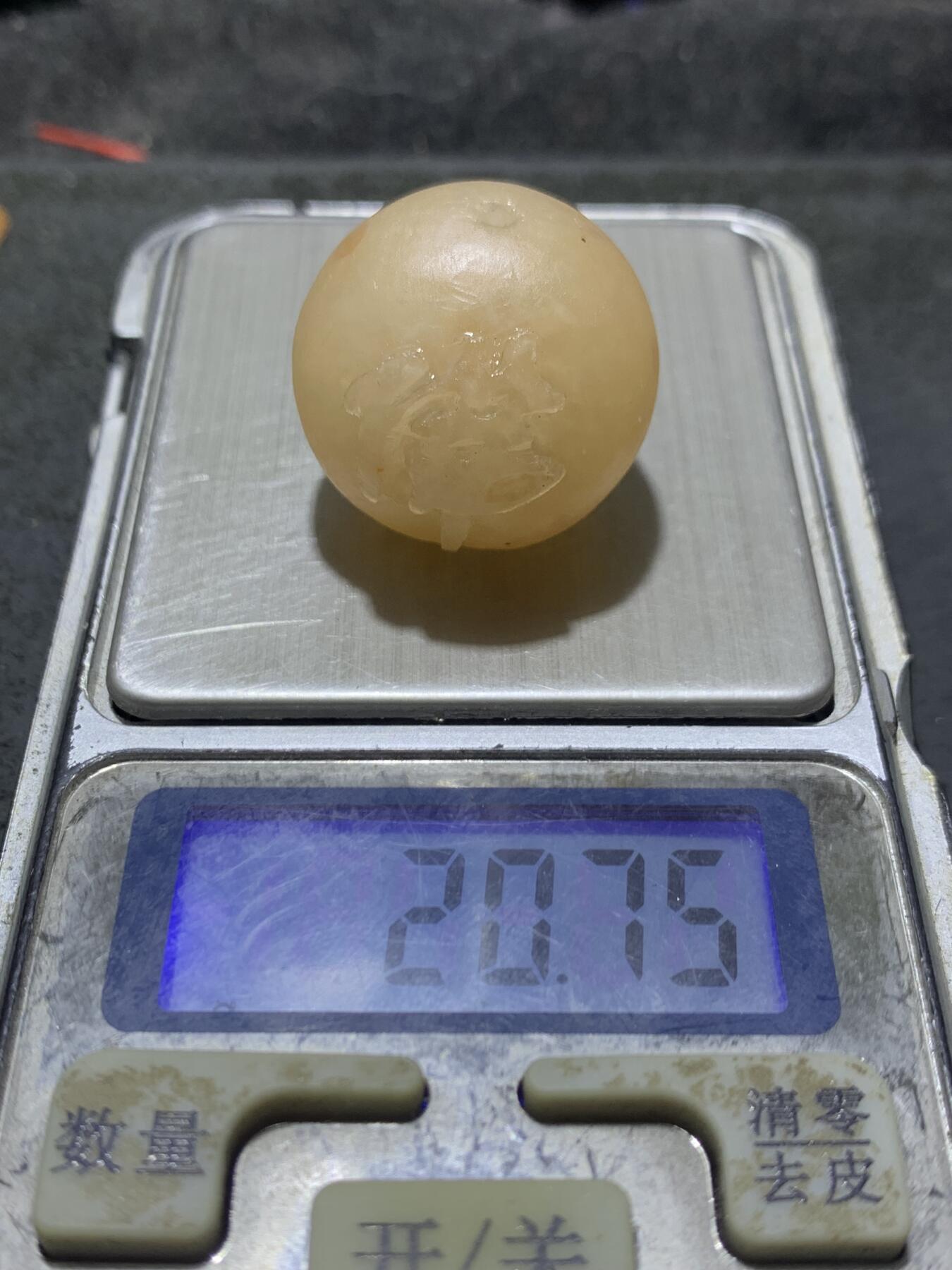 精美亚光满冰飘战国红玛瑙手工雕刻佛字珠一颗！