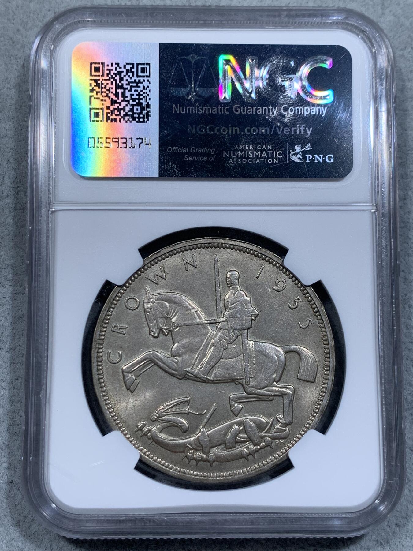 《竞宝斋》第314场 周日，周一，周二  3场连拍 （全场包邮） NGC MS63 英国1935年乔治五世1克朗木马剑大银币，原汁原味老包浆，包浆醇厚，状态佳。