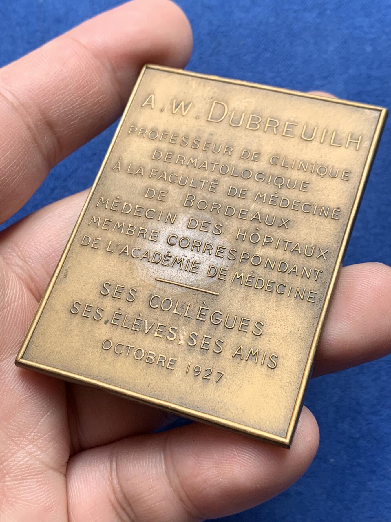 《竞宝斋》第314场 周日，周一，周二  3场连拍 （全场包邮） 1927年法国威廉·杜布勒伊纪念铜质方章，46.2*61.9mm，90.3g，三角铜边铭
