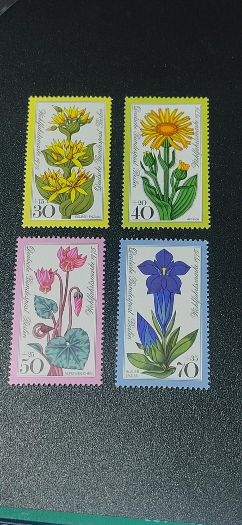 德国邮票专场，都是套票 德国邮票一套，1975年发行，阿尔卑斯山花卉4全，品相如图