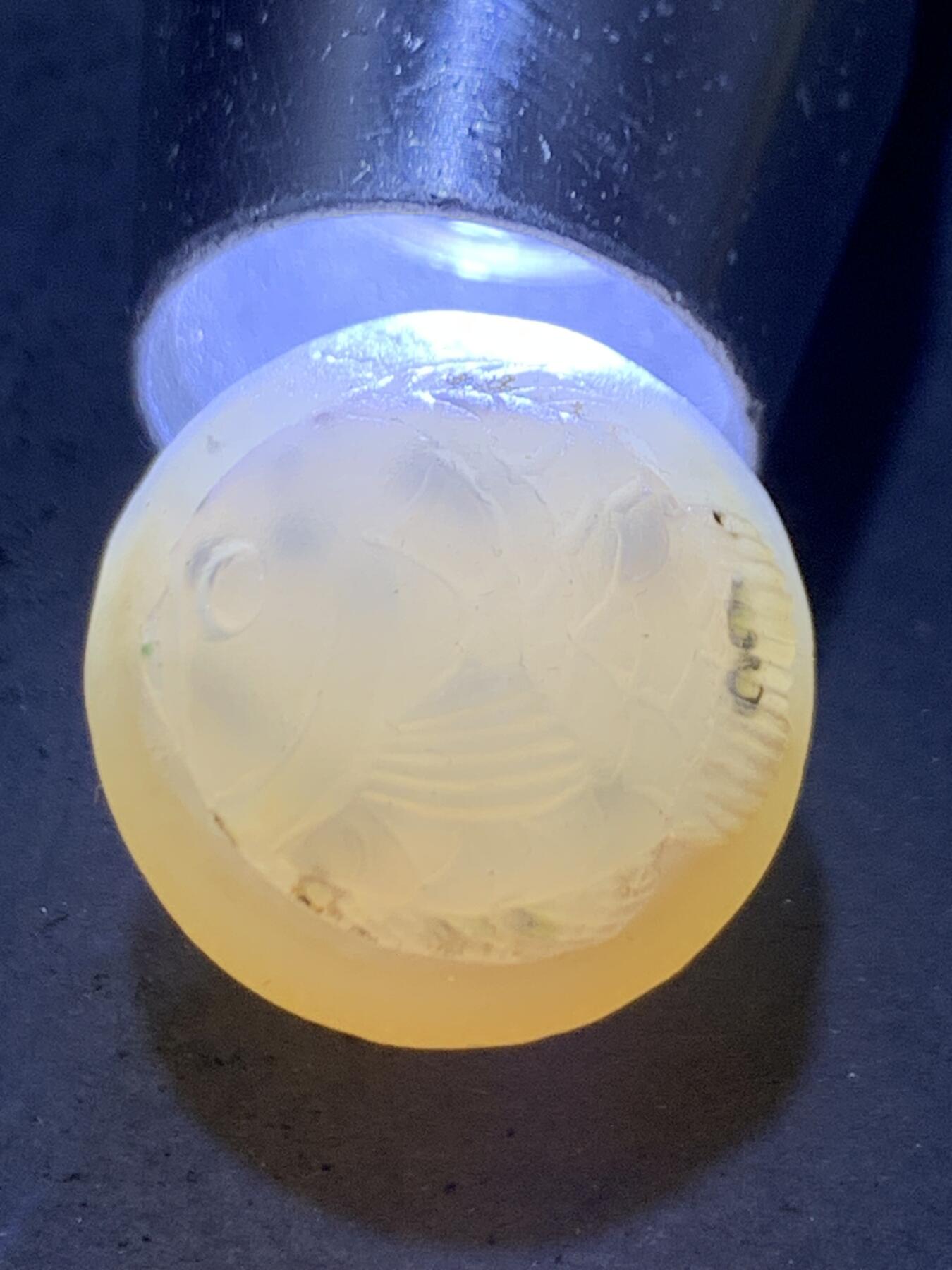 精美亚光高玉化草花纹海洋玉髓手工俏色巧雕富贵有余圆珠一个！