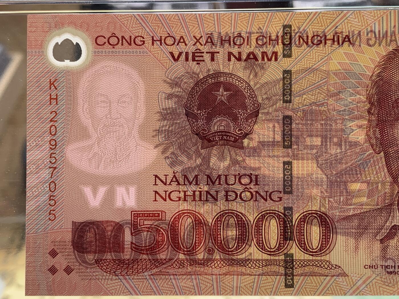 《竞宝斋》第314场 周日，周一，周二  3场连拍 （全场包邮） PMG EPQ58 越南5万盾塑料错钞，号码打印位置偏移，稀少品种
