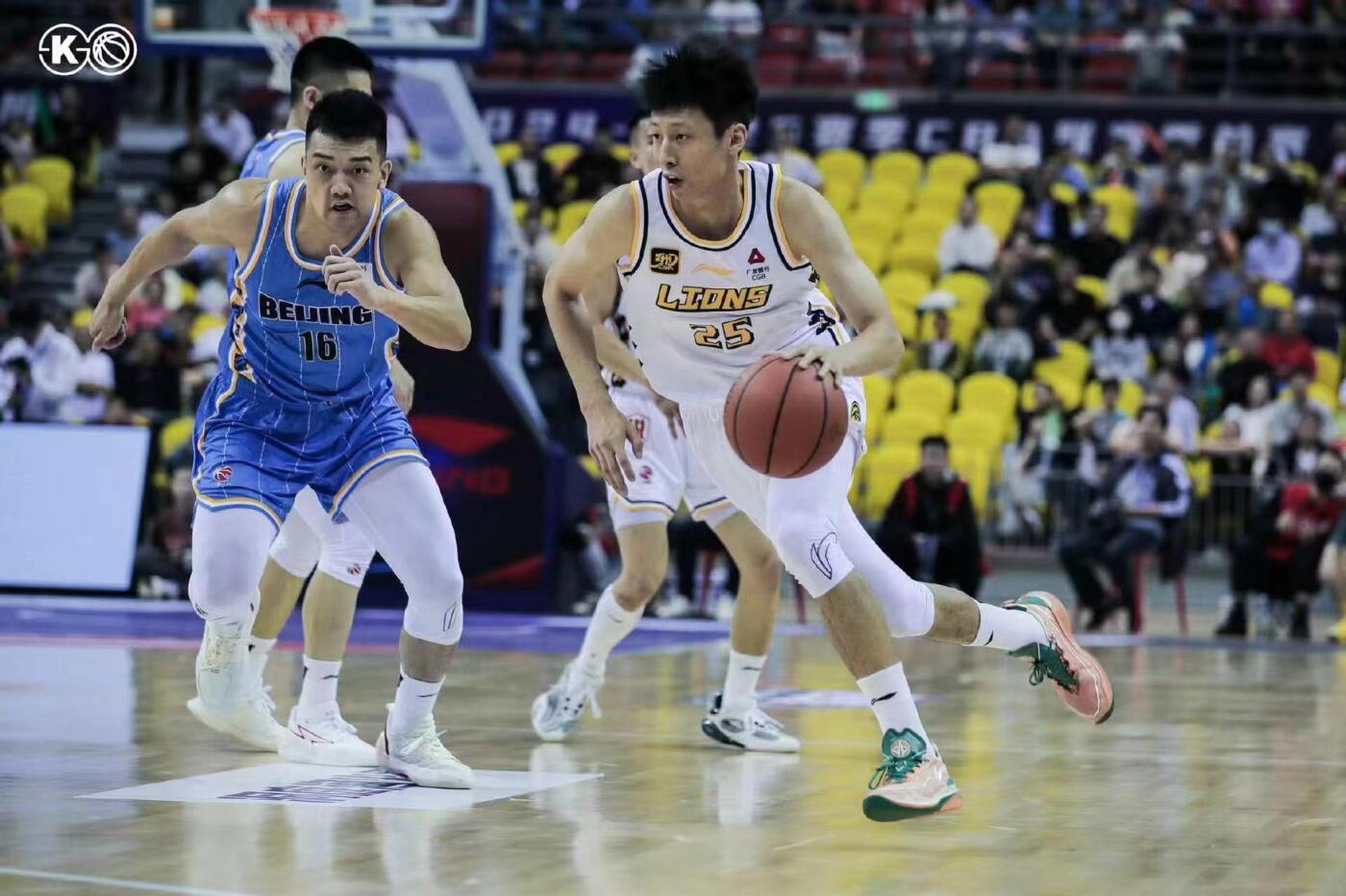 零元拍：国手赵岩昊亲笔签名中国篮协官方杂志CBA专刊《篮球BASKETBALL》！