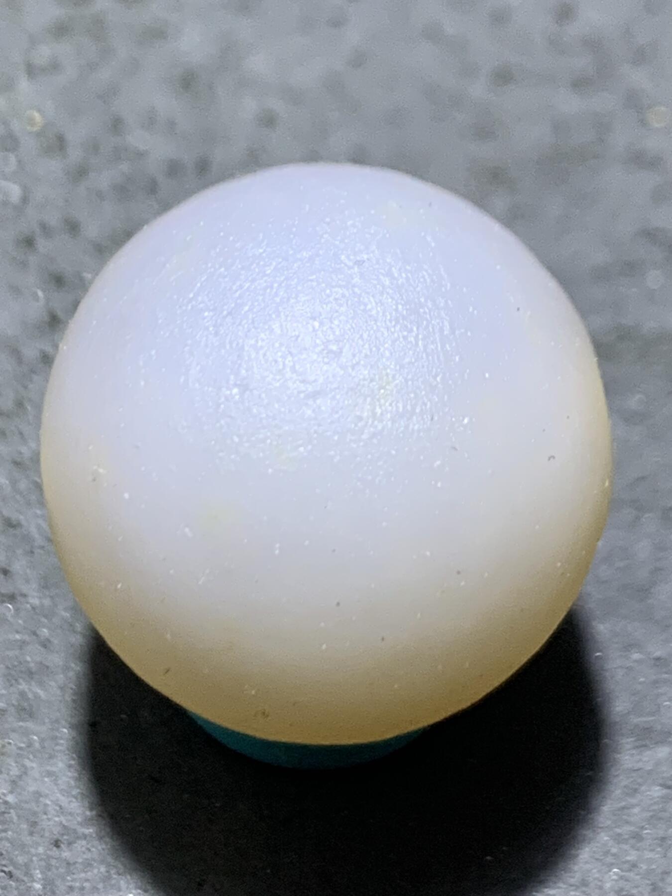 精美亚光高玉化草花纹海洋玉髓手工俏色巧雕富贵有余圆珠一个！