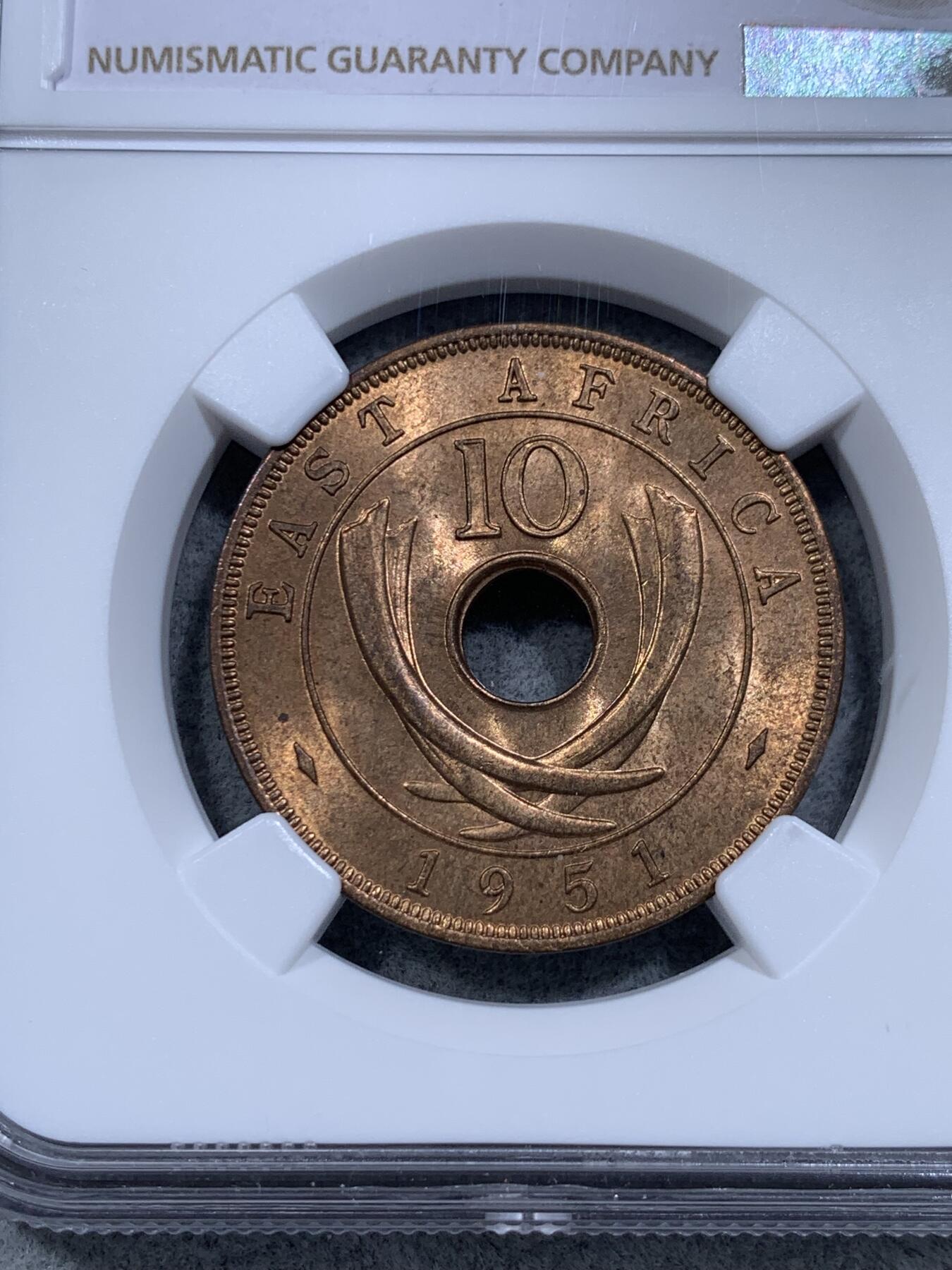 《竞宝斋》第314场 周日，周一，周二  3场连拍 （全场包邮） NGC MS65RB 冠军分 英属东非1951年10分中孔大铜币，铜光不输RD，卷拆送评，此品种上65非常难得。收藏级冠军品质
