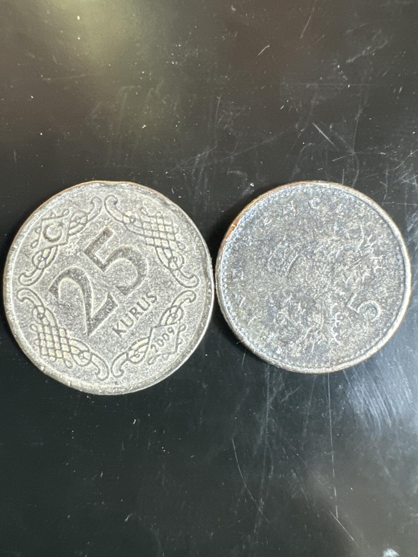 大家国庆快乐～今天还是一天发货哟～ 外国钱币（两枚）