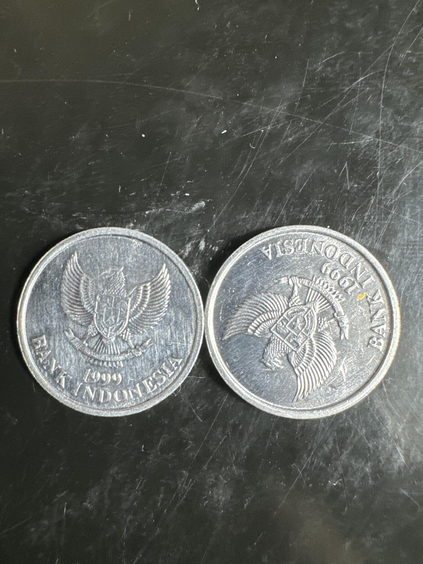 大家国庆快乐～今天还是一天发货哟～ 印度尼西亚50卢比（两枚）