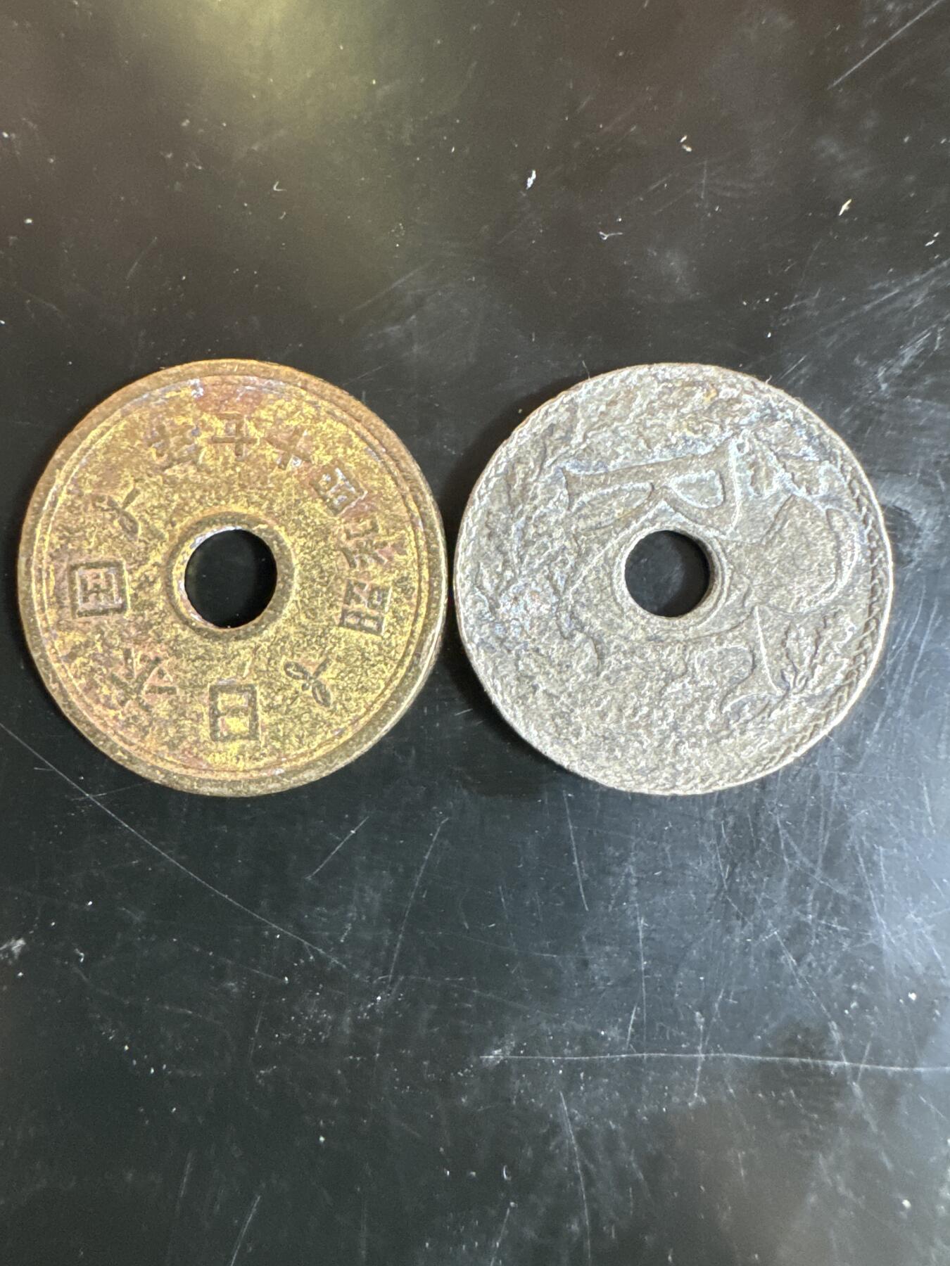 大家国庆快乐～今天还是一天发货哟～ 外国钱币（两枚）