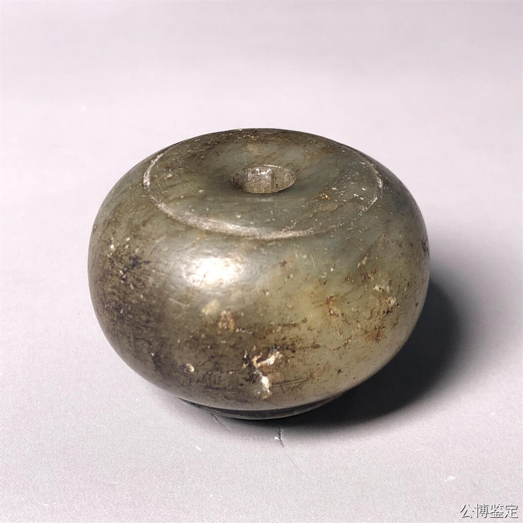首场保真拍卖 民国玉质烟具