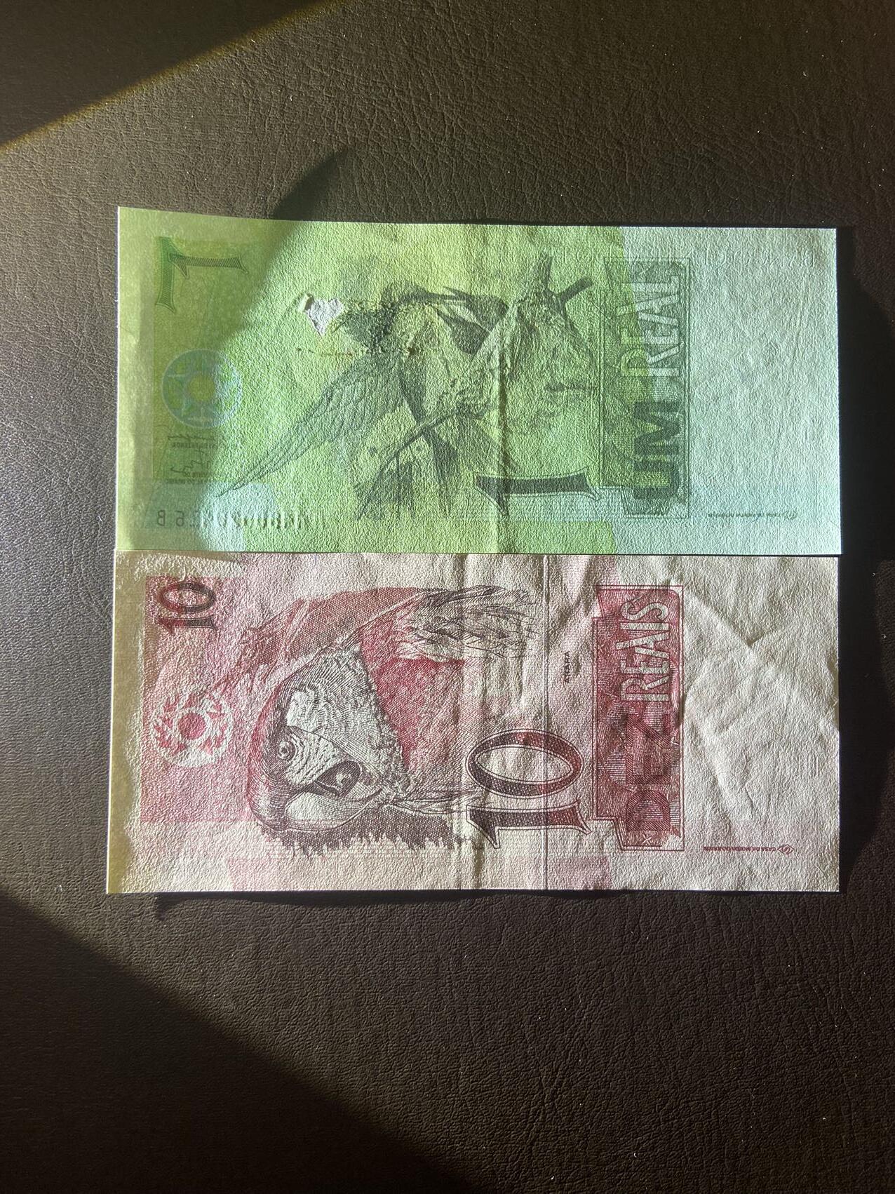 【炜奕收藏】，第十五期，裸钞专场 巴西初版雷亚尔两张，流通好品，1雷背面有胶