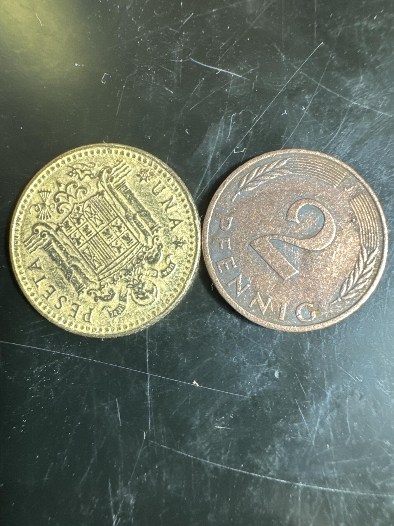 大家国庆快乐～今天还是一天发货哟～ 外国钱币（两枚）