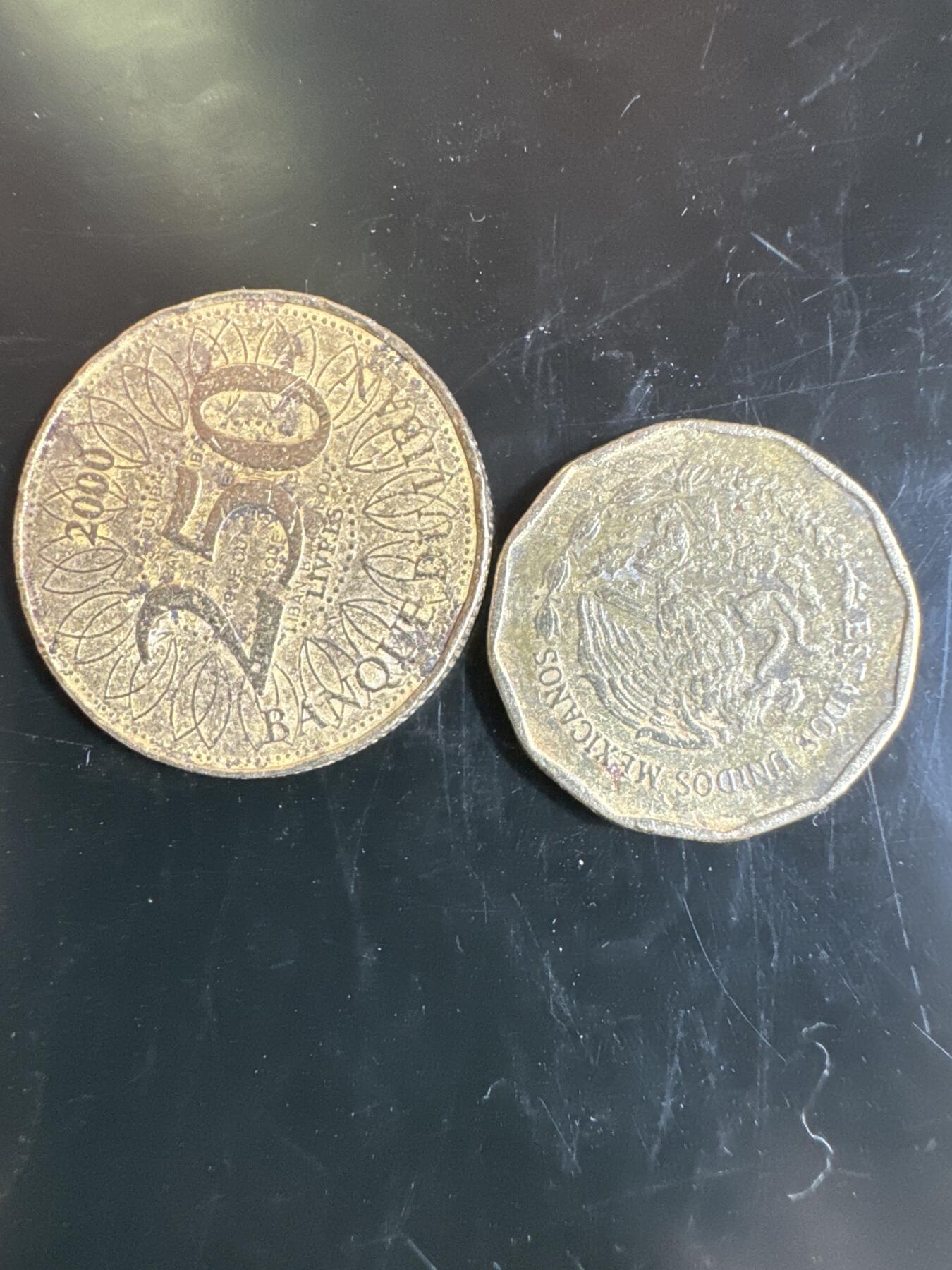 大家国庆快乐～今天还是一天发货哟～ 外国钱币（两枚）