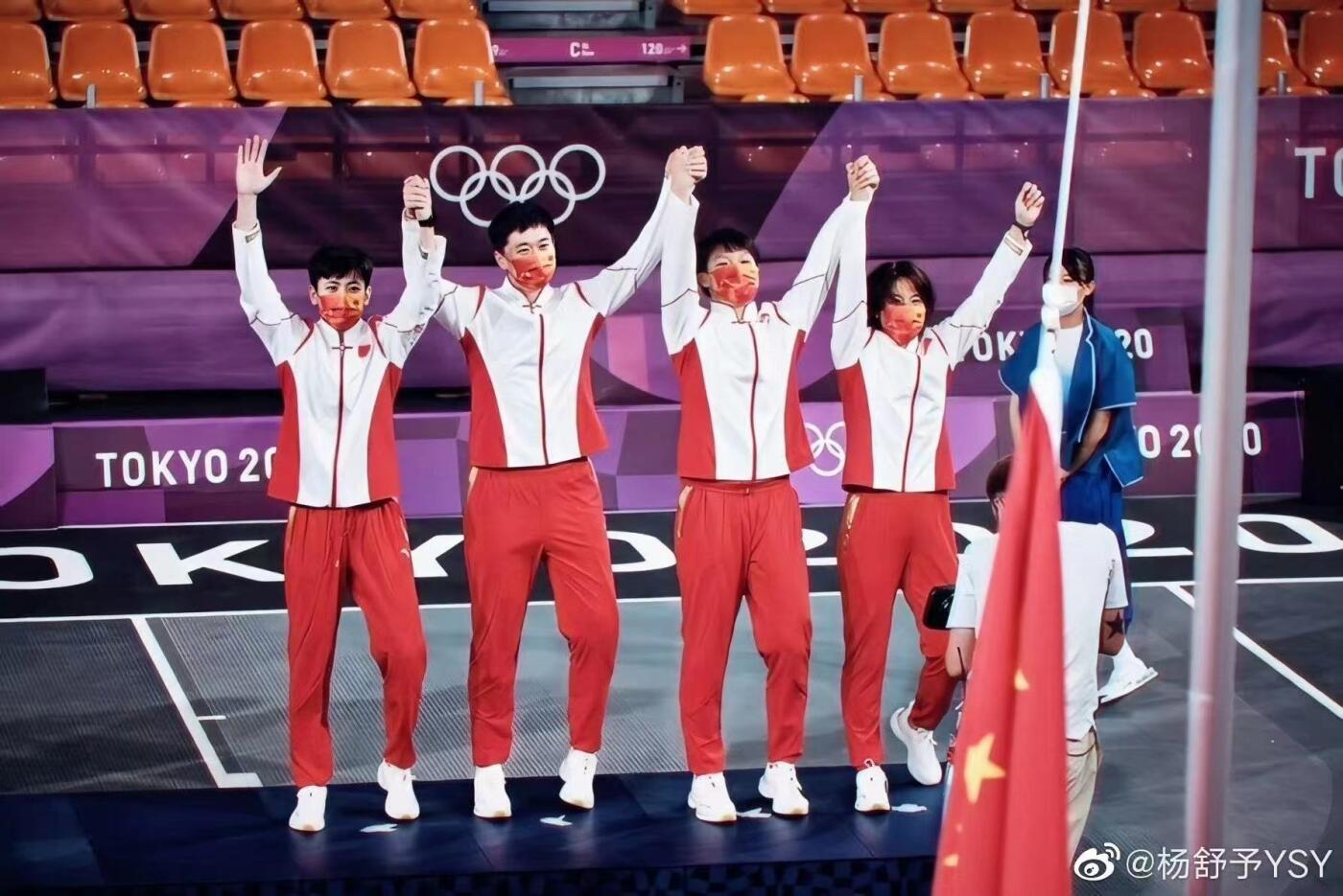 零元拍：被誉为中国女篮最飒国手的杨舒予亲笔签名中国篮协官方杂志CBA专刊《篮球BASKETBALL》！