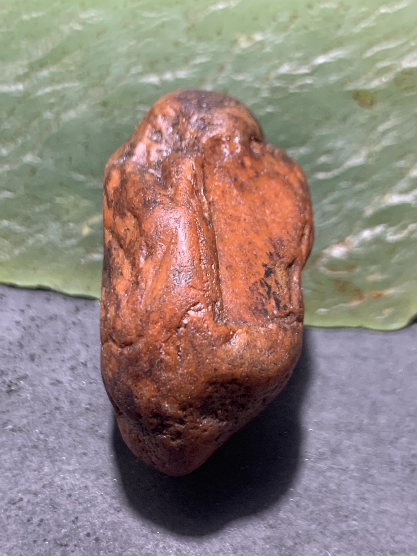 精美红皮南红玛瑙原石一颗