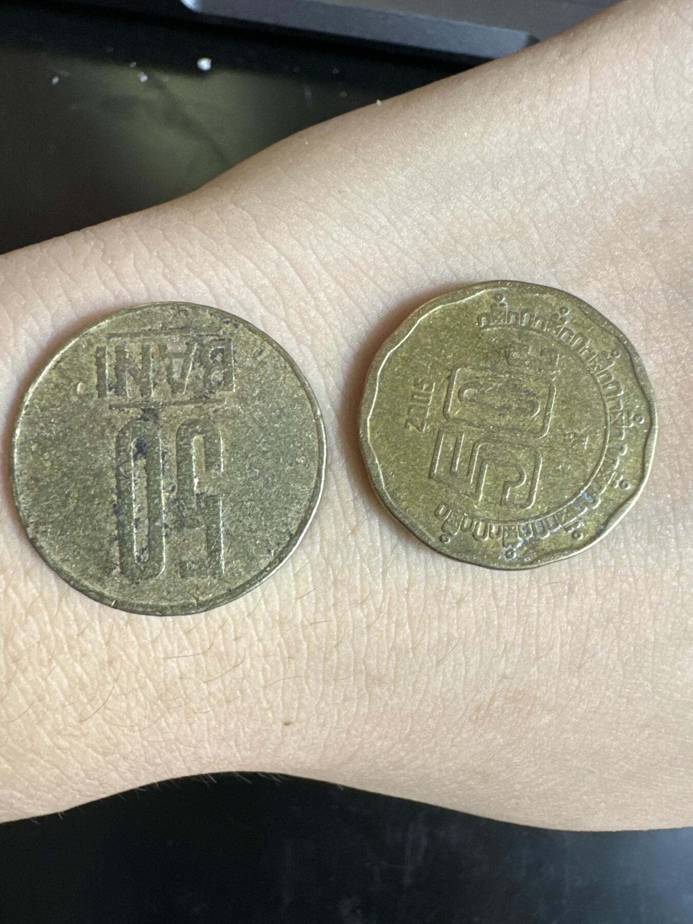 大家国庆快乐～今天还是一天发货哟～ 外国钱币（两枚）