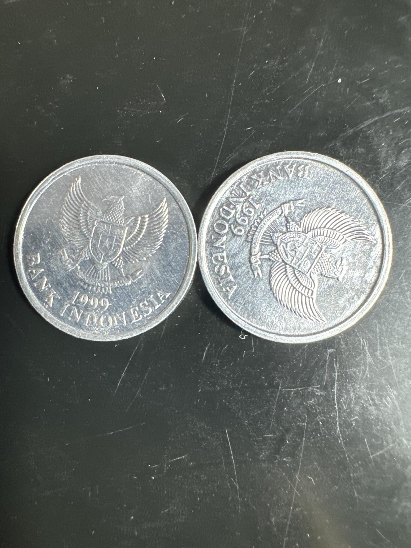大家国庆快乐～今天还是一天发货哟～ 印度尼西亚50卢比（两枚）