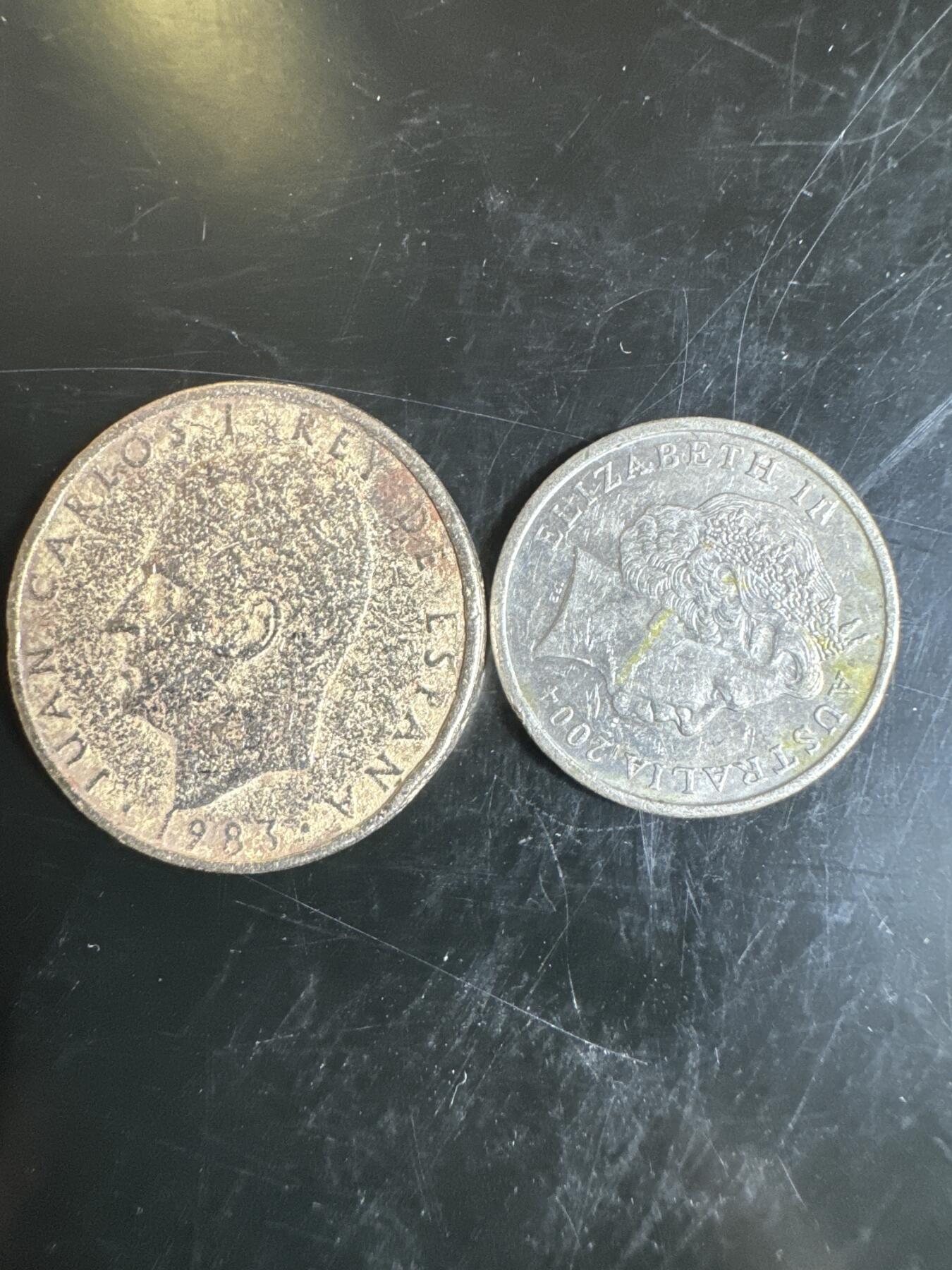 大家国庆快乐～今天还是一天发货哟～ 外国钱币（两枚）