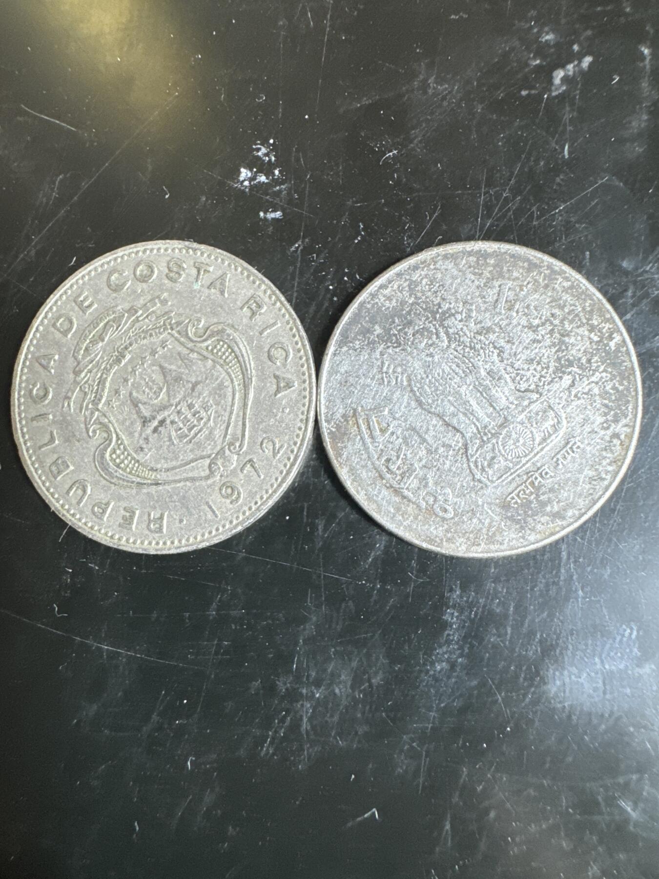 大家国庆快乐～今天还是一天发货哟～ 外国钱币（两枚）