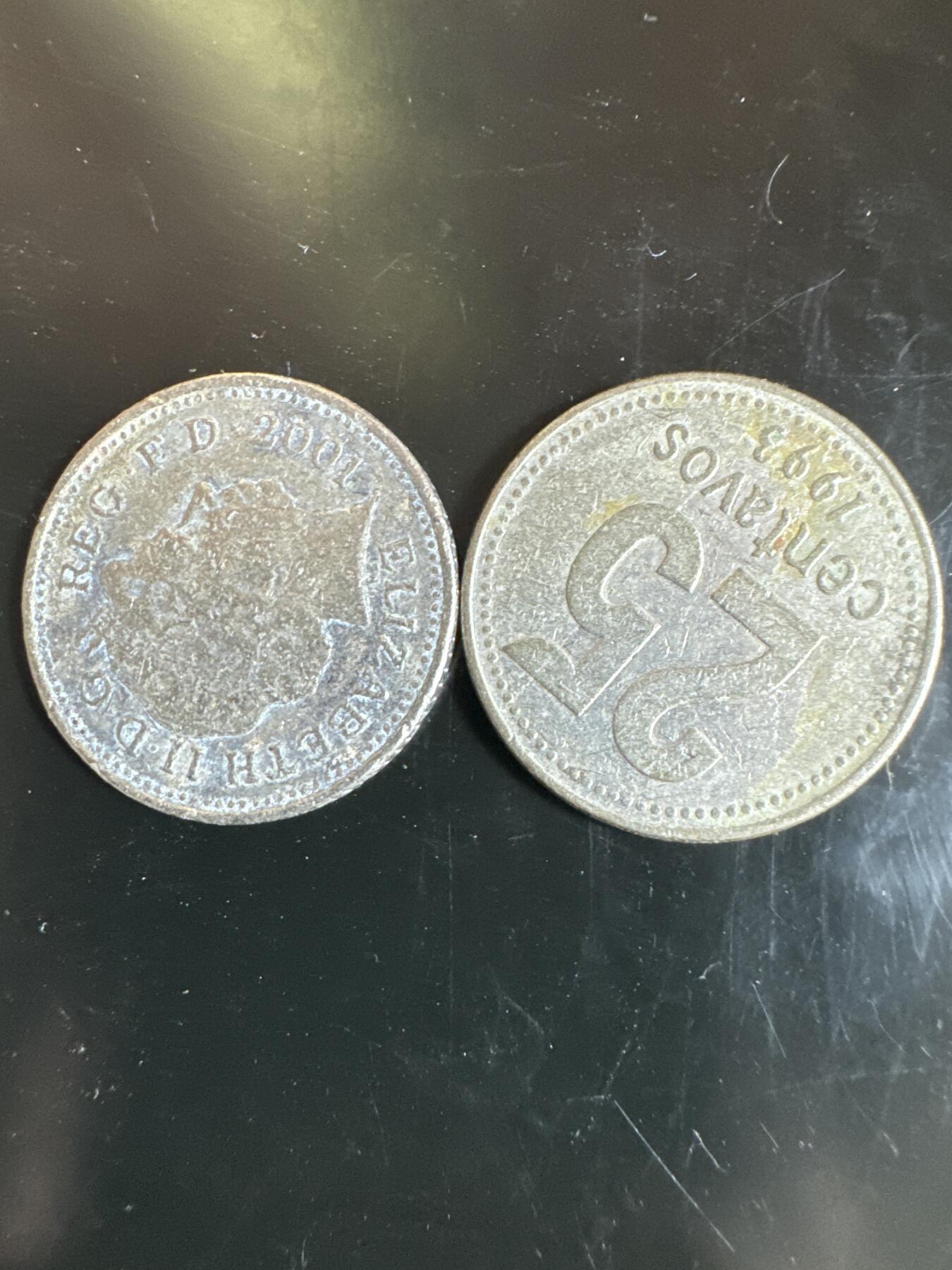 大家国庆快乐～今天还是一天发货哟～ 外国钱币（两枚）