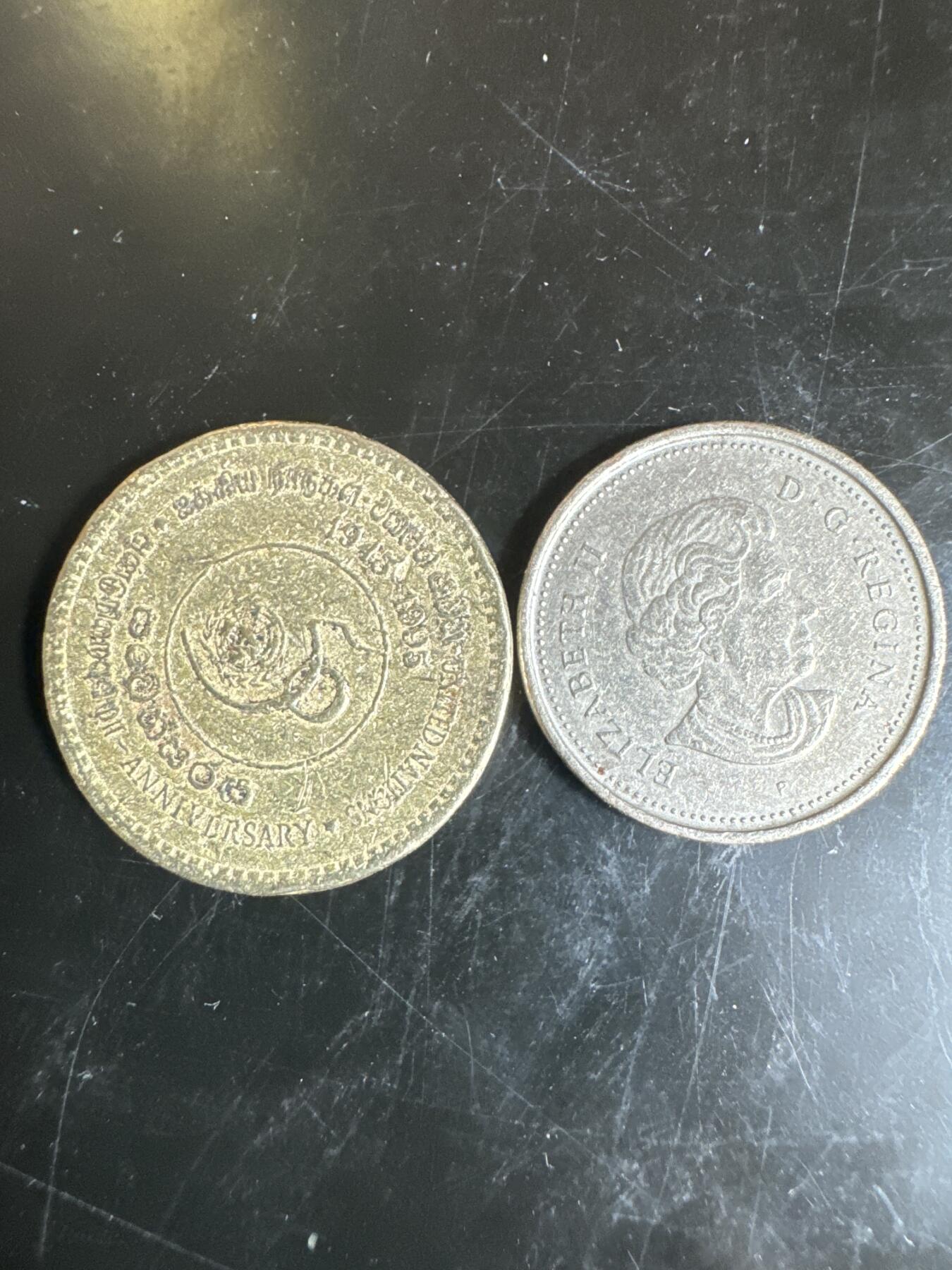 大家国庆快乐～今天还是一天发货哟～ 外国钱币（两枚）