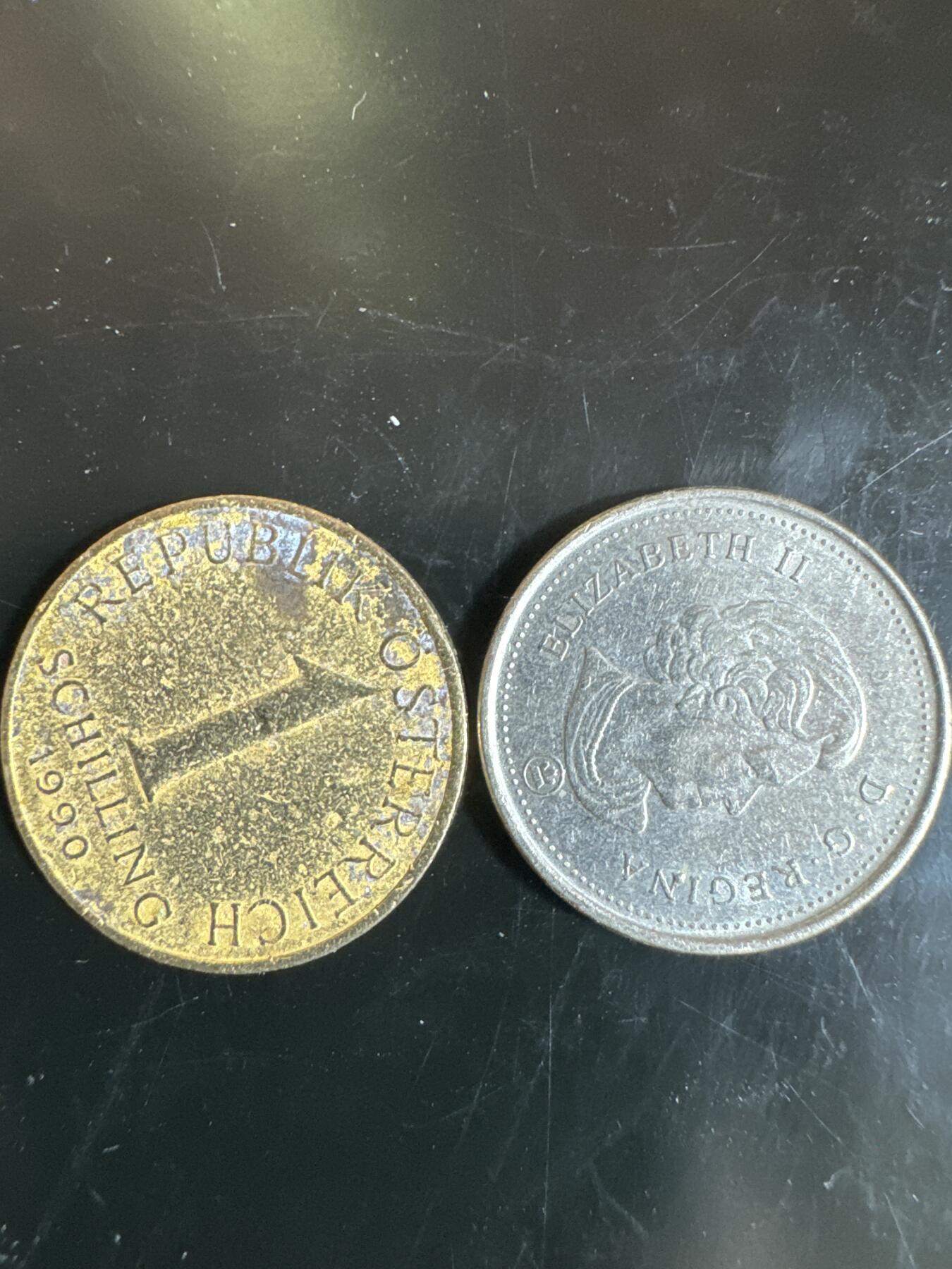 大家国庆快乐～今天还是一天发货哟～ 外国钱币（两枚）