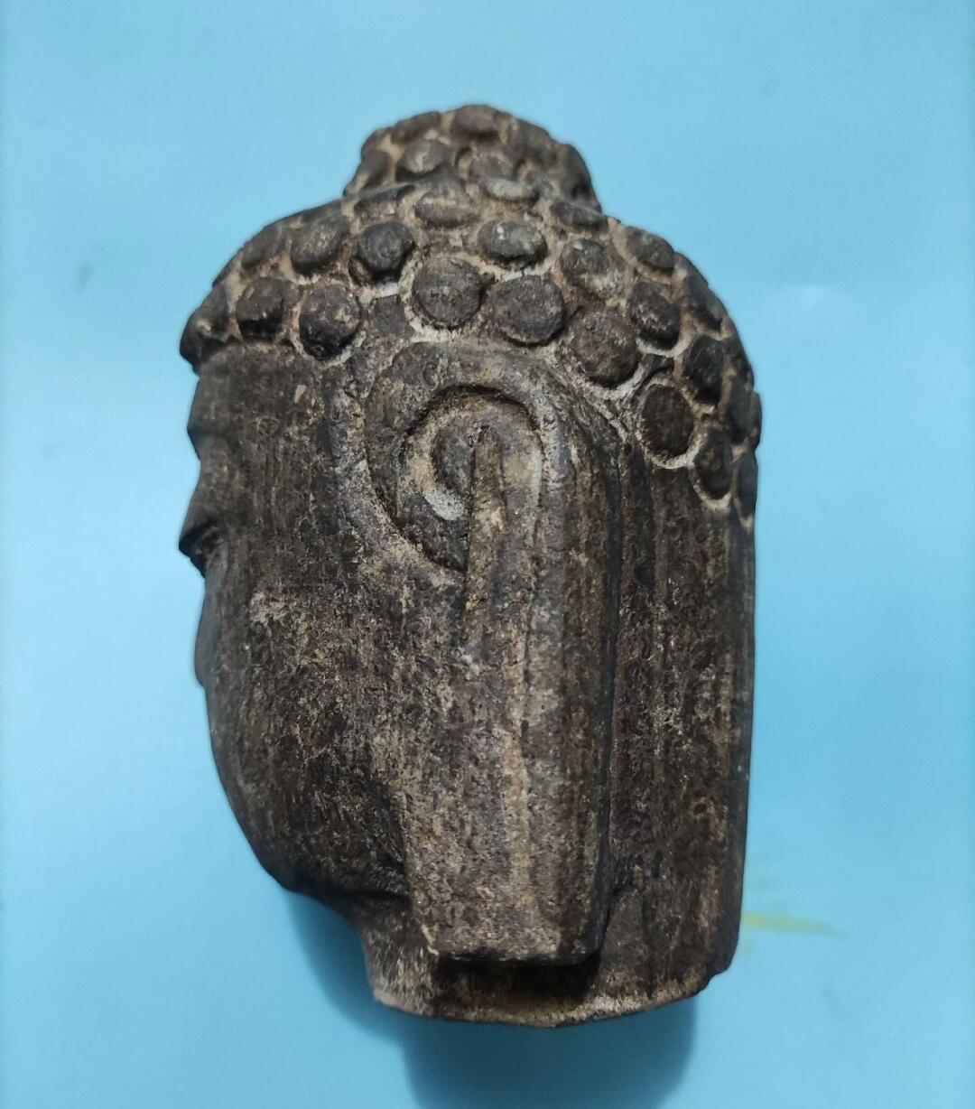 首场保真拍卖 石佛首一尊