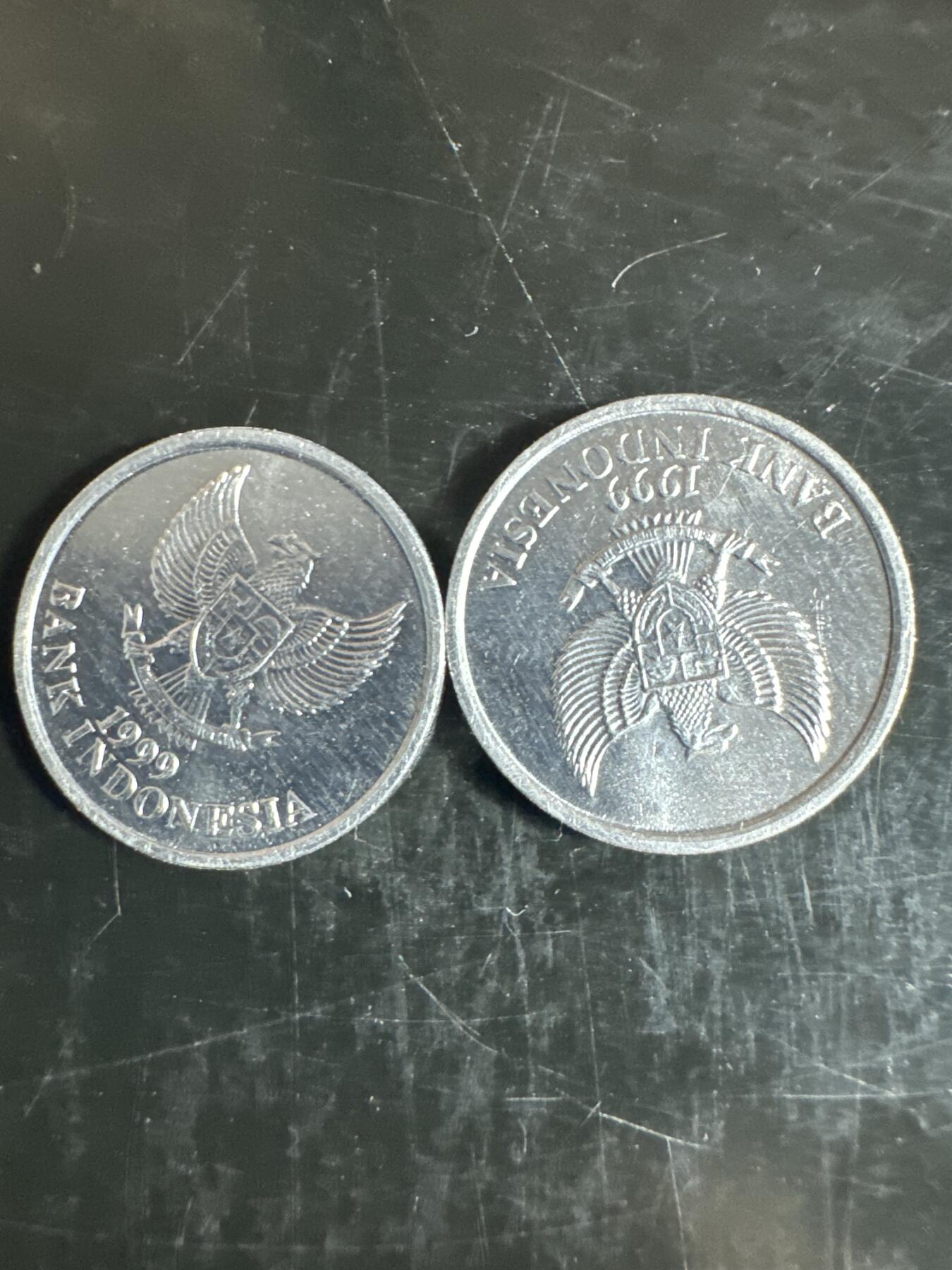 大家国庆快乐～今天还是一天发货哟～ 印度尼西亚50卢比（两枚）
