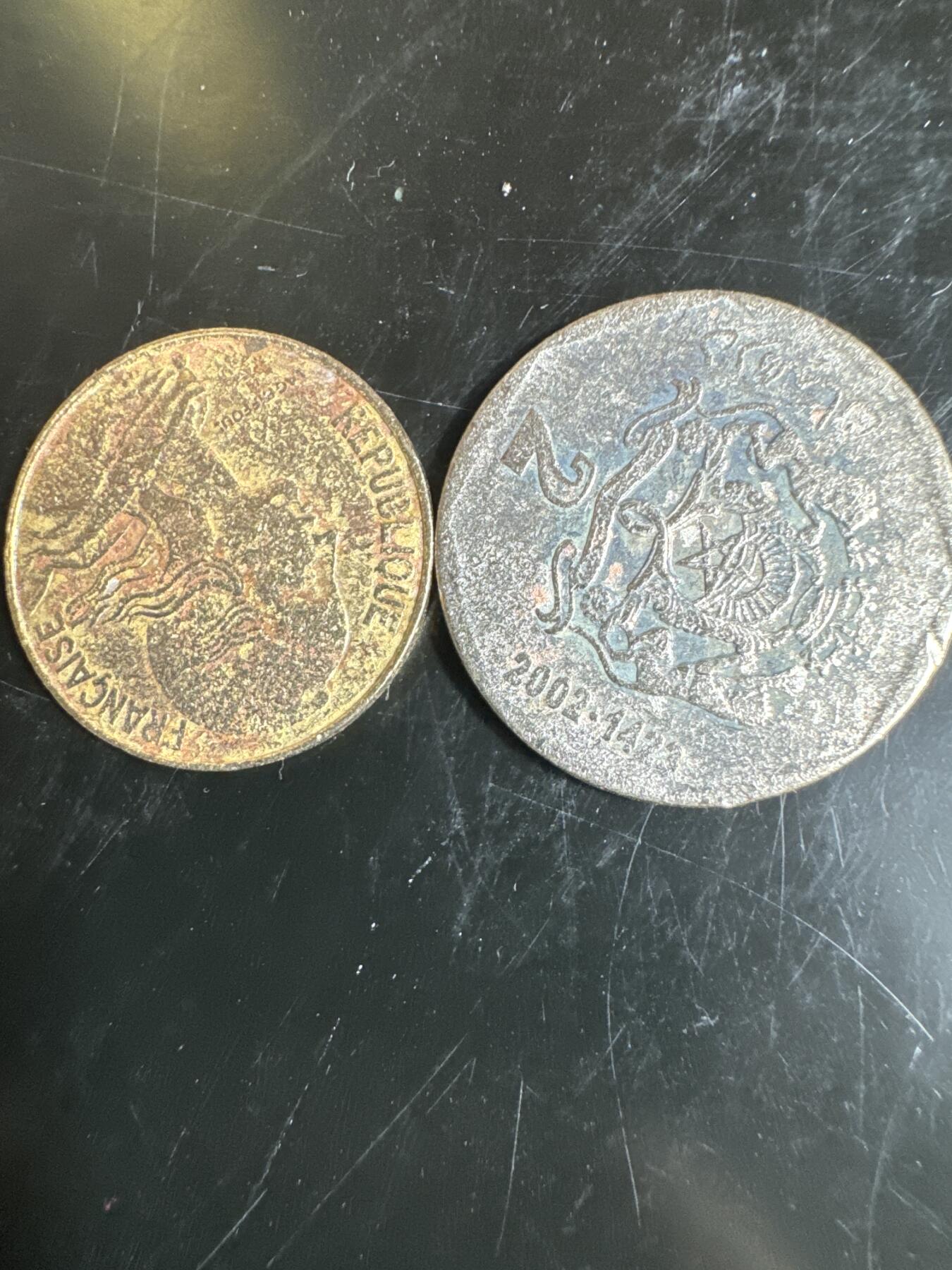 大家国庆快乐～今天还是一天发货哟～ 外国钱币（两枚）