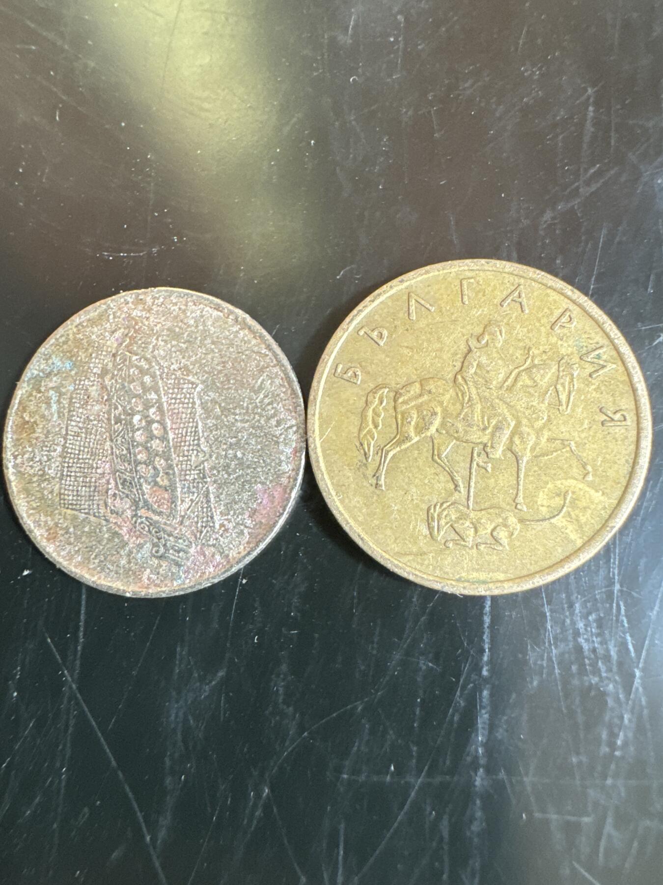 大家国庆快乐～今天还是一天发货哟～ 外国钱币（两枚）