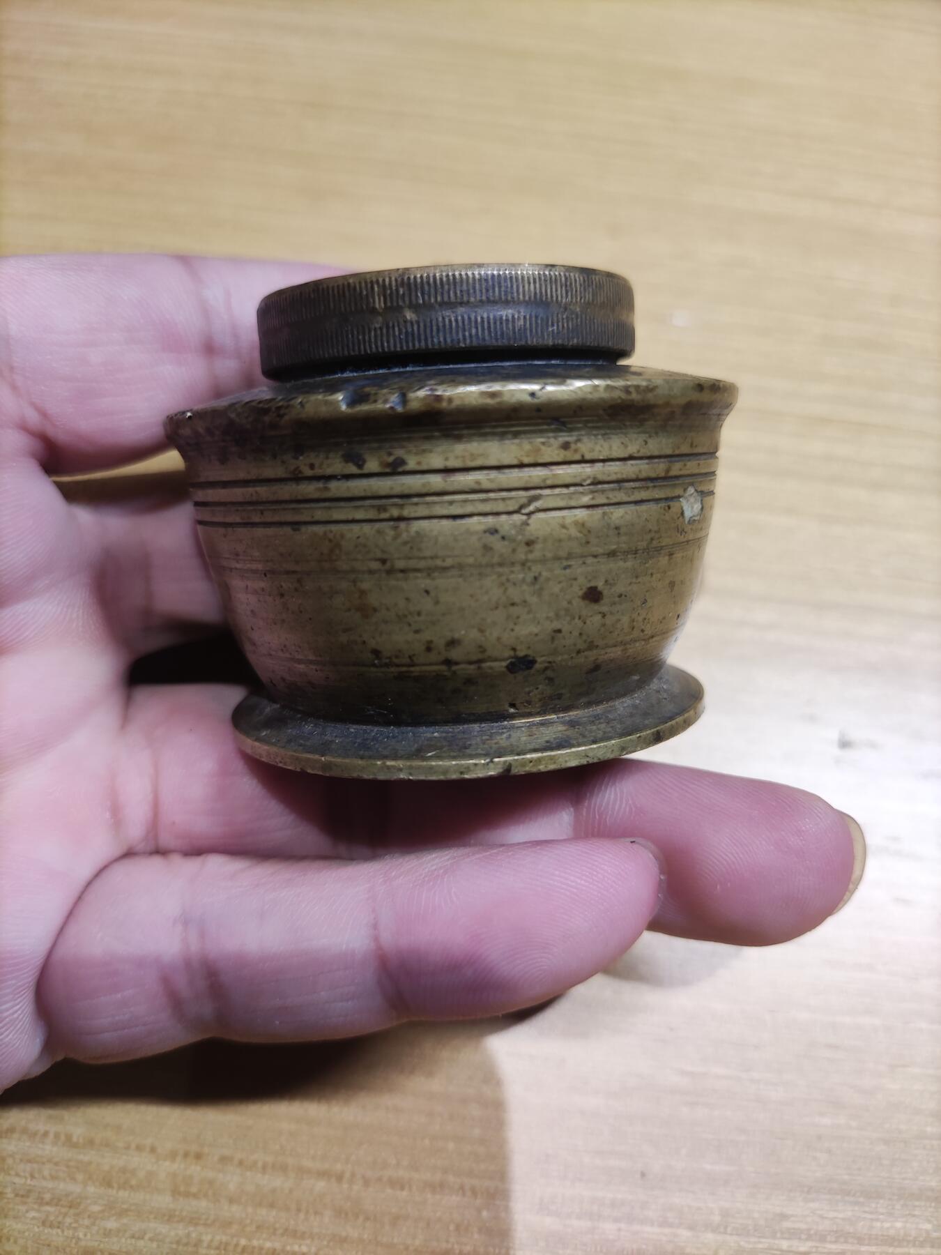 首场保真拍卖 厚重民国铜墨汁盒