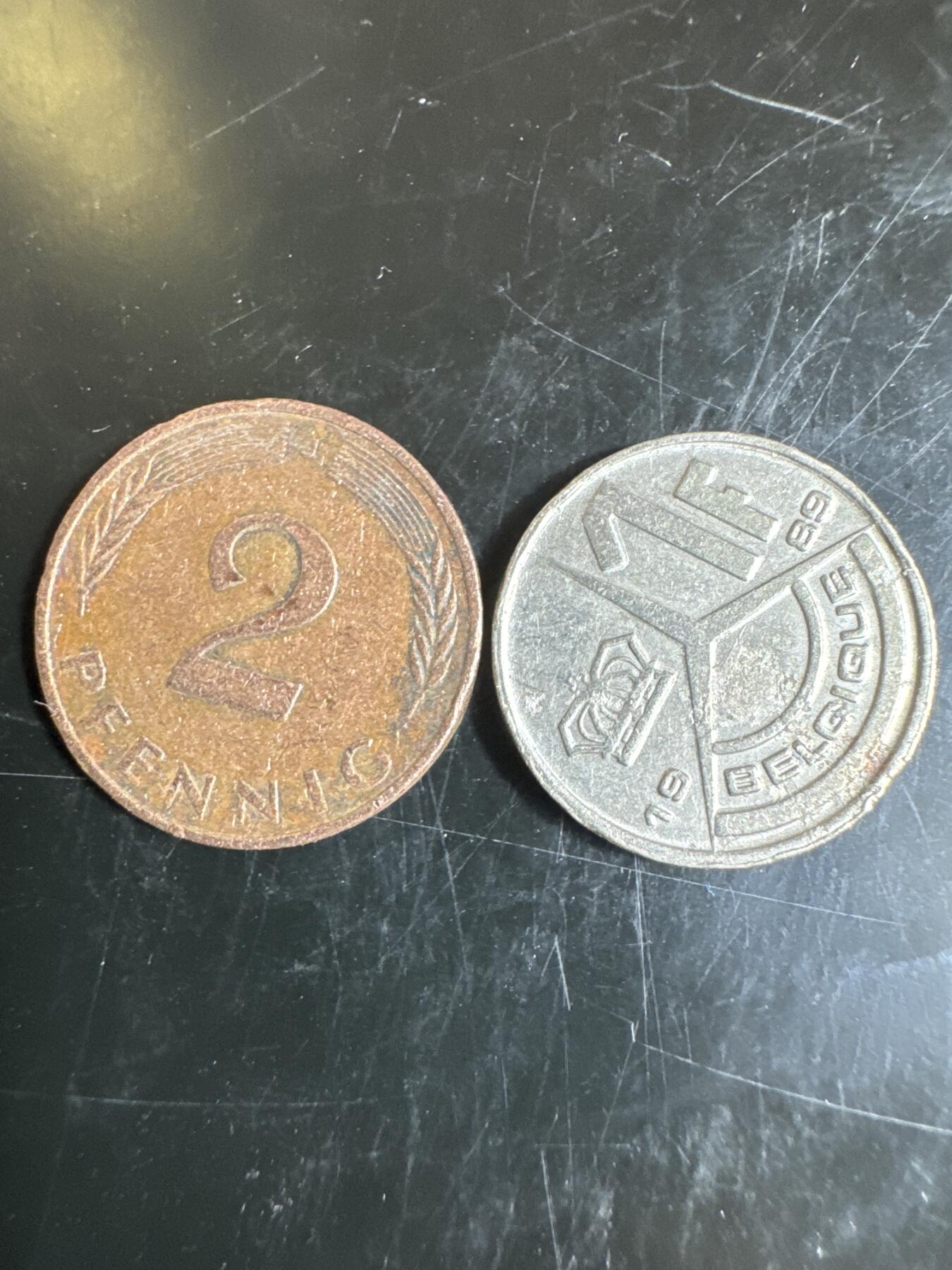 大家国庆快乐～今天还是一天发货哟～ 外国钱币（两枚）