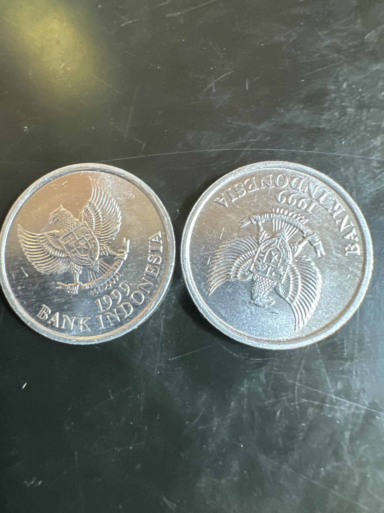 大家国庆快乐～今天还是一天发货哟～ 印度尼西亚50卢比（两枚）