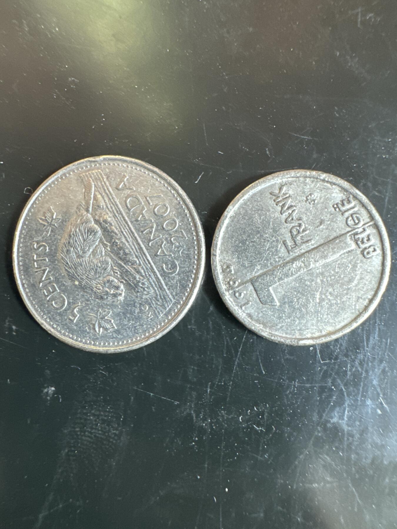 大家国庆快乐～今天还是一天发货哟～ 外国钱币（两枚）
