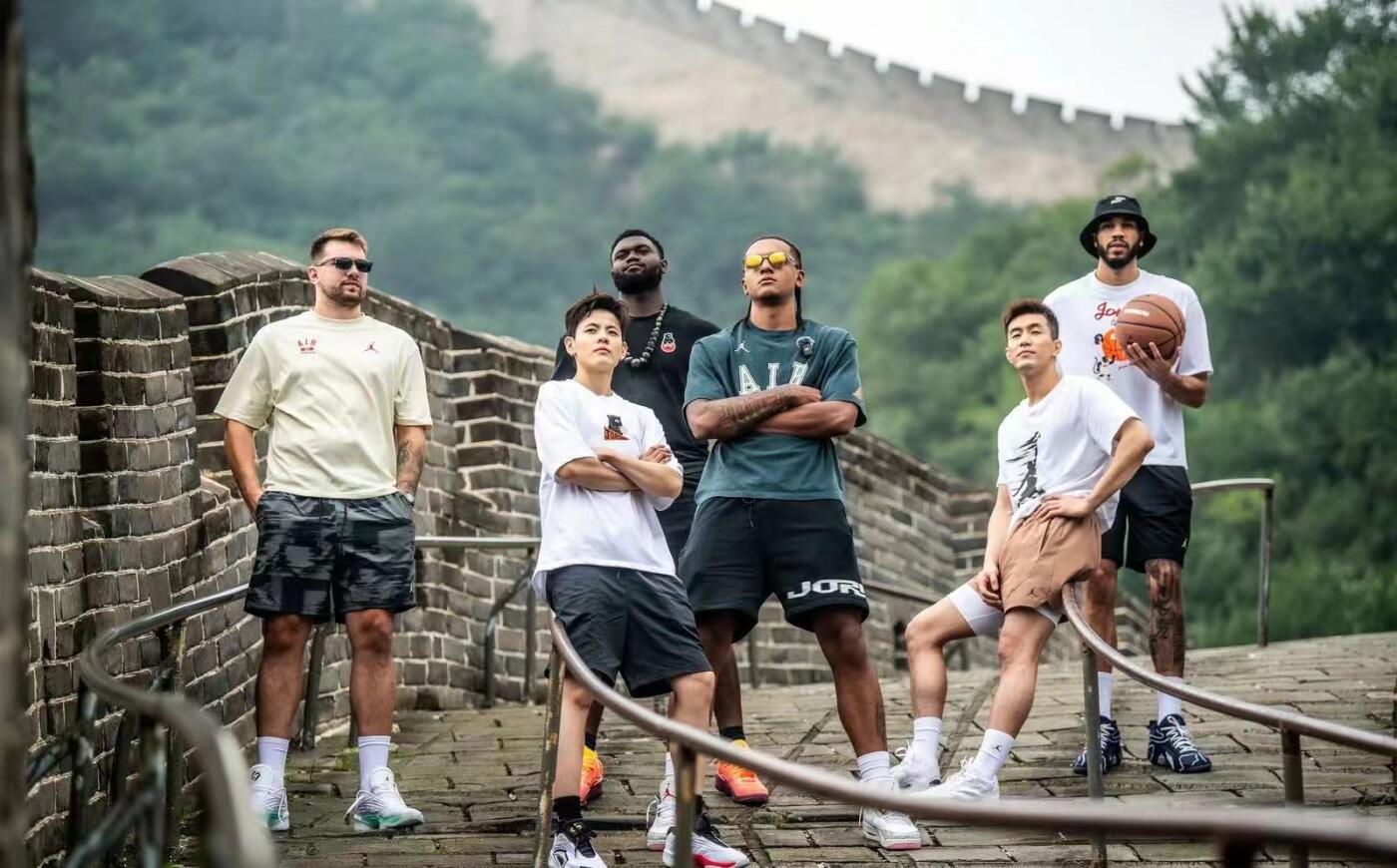零元拍：被誉为中国女篮最飒国手的杨舒予亲笔签名中国篮协官方杂志CBA专刊《篮球BASKETBALL》！